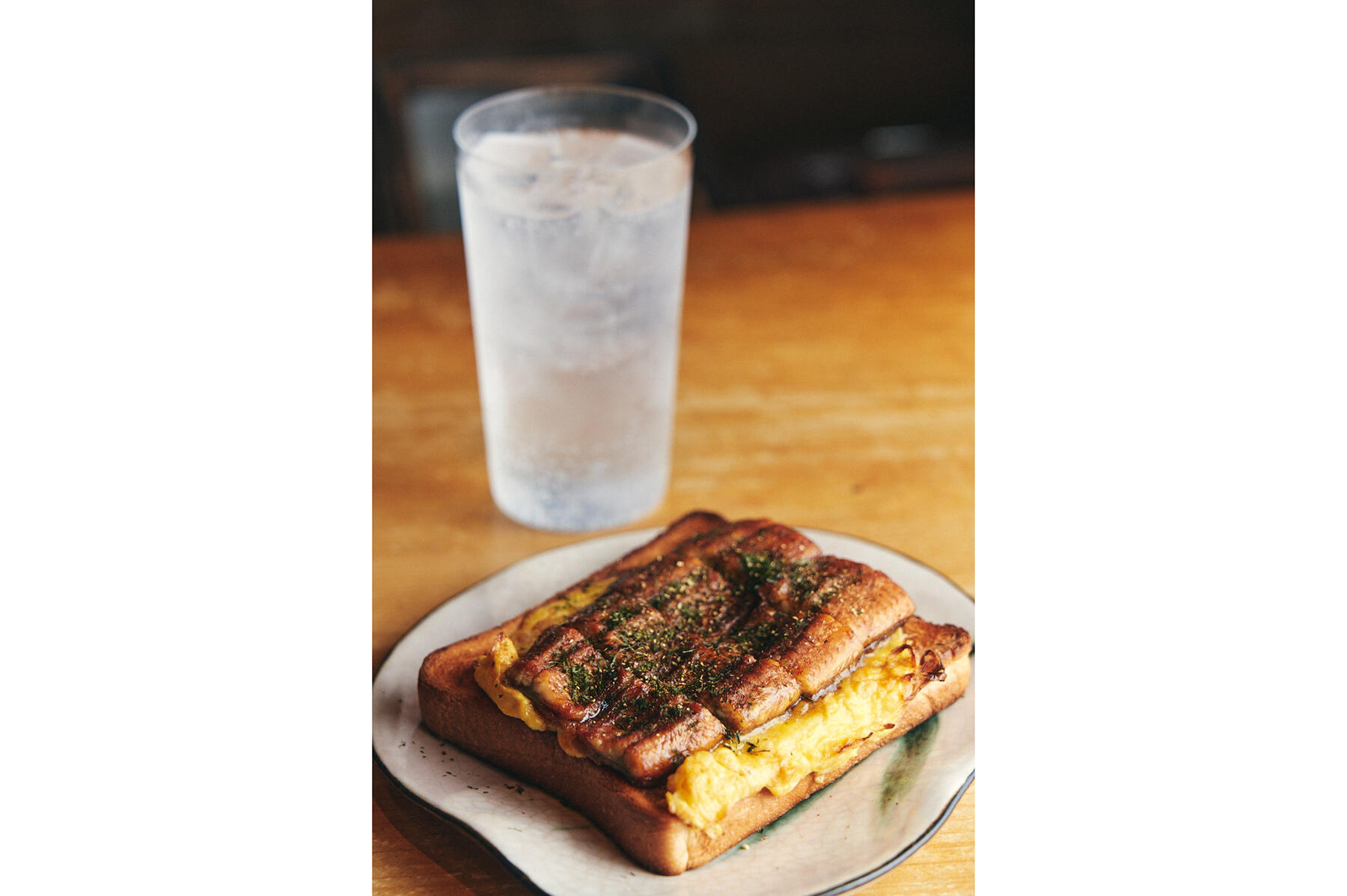 ジントニックと相性抜群！“うなぎの焼き卵とじトースト”