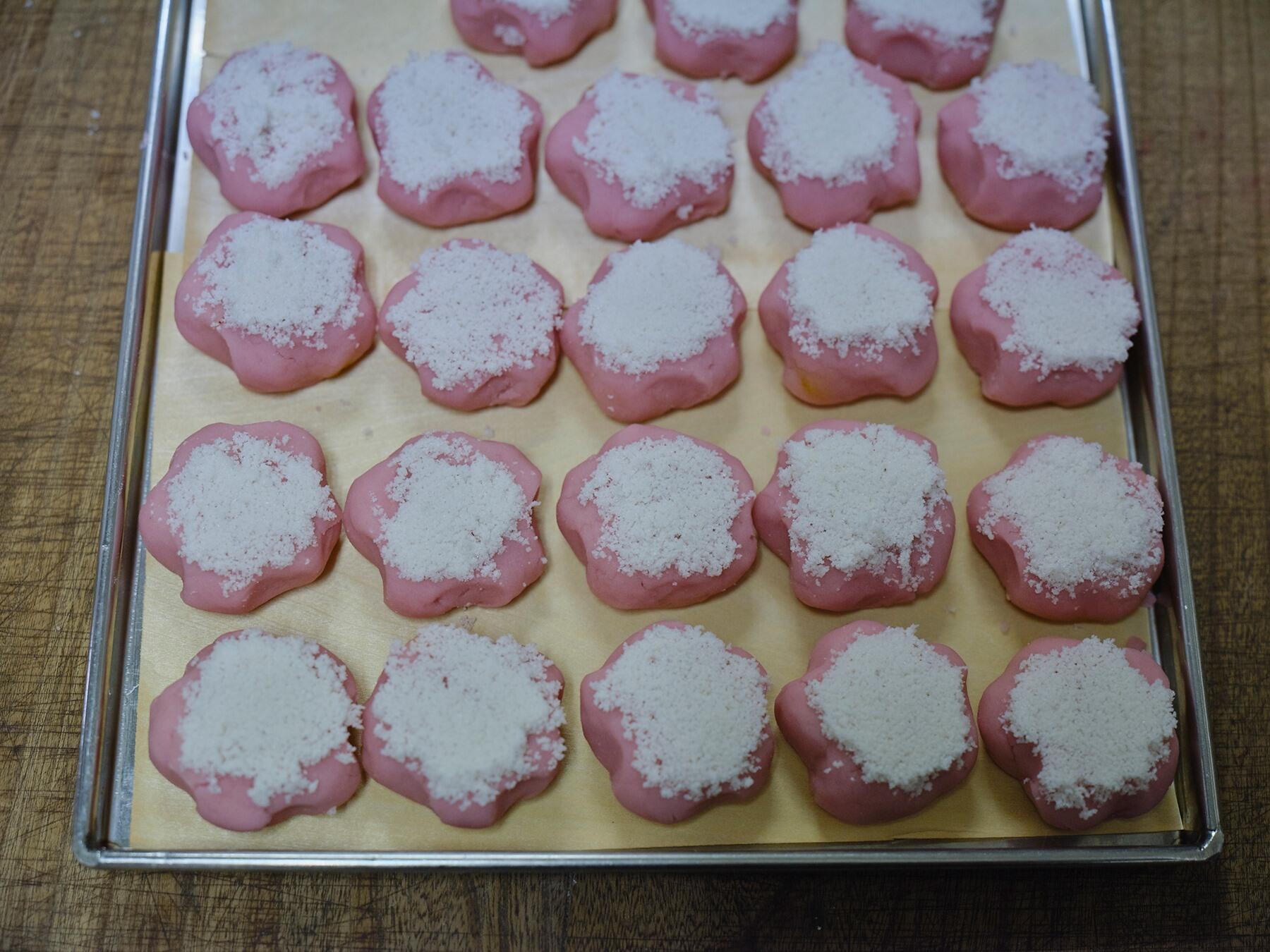 雪中梅のできあがりが並ぶ様子