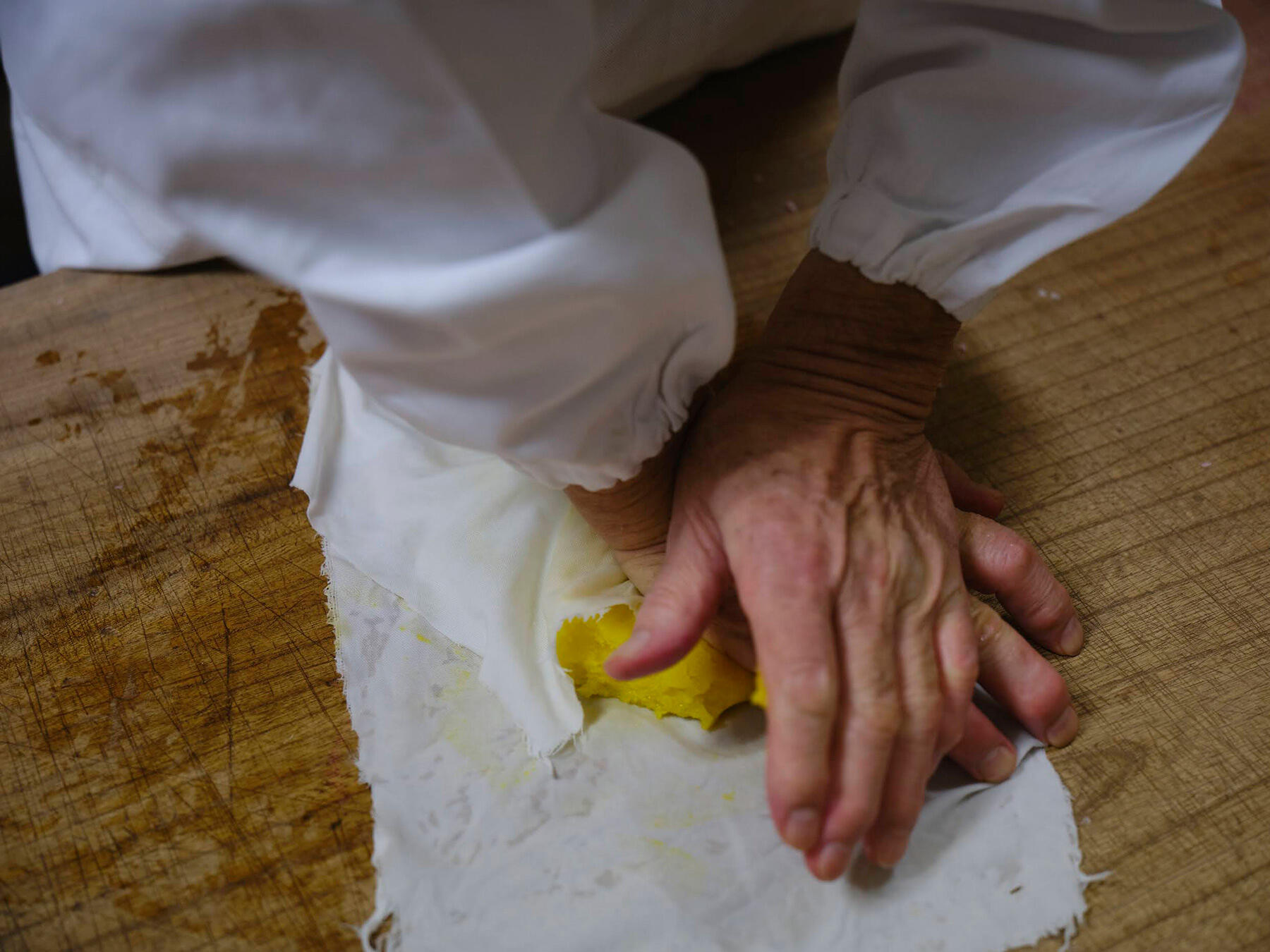 さらしにつつんで揉む