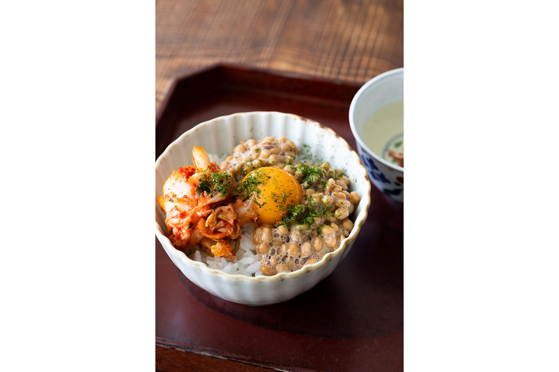 王道の美味しさ“キムチ納豆たまごかけご飯”