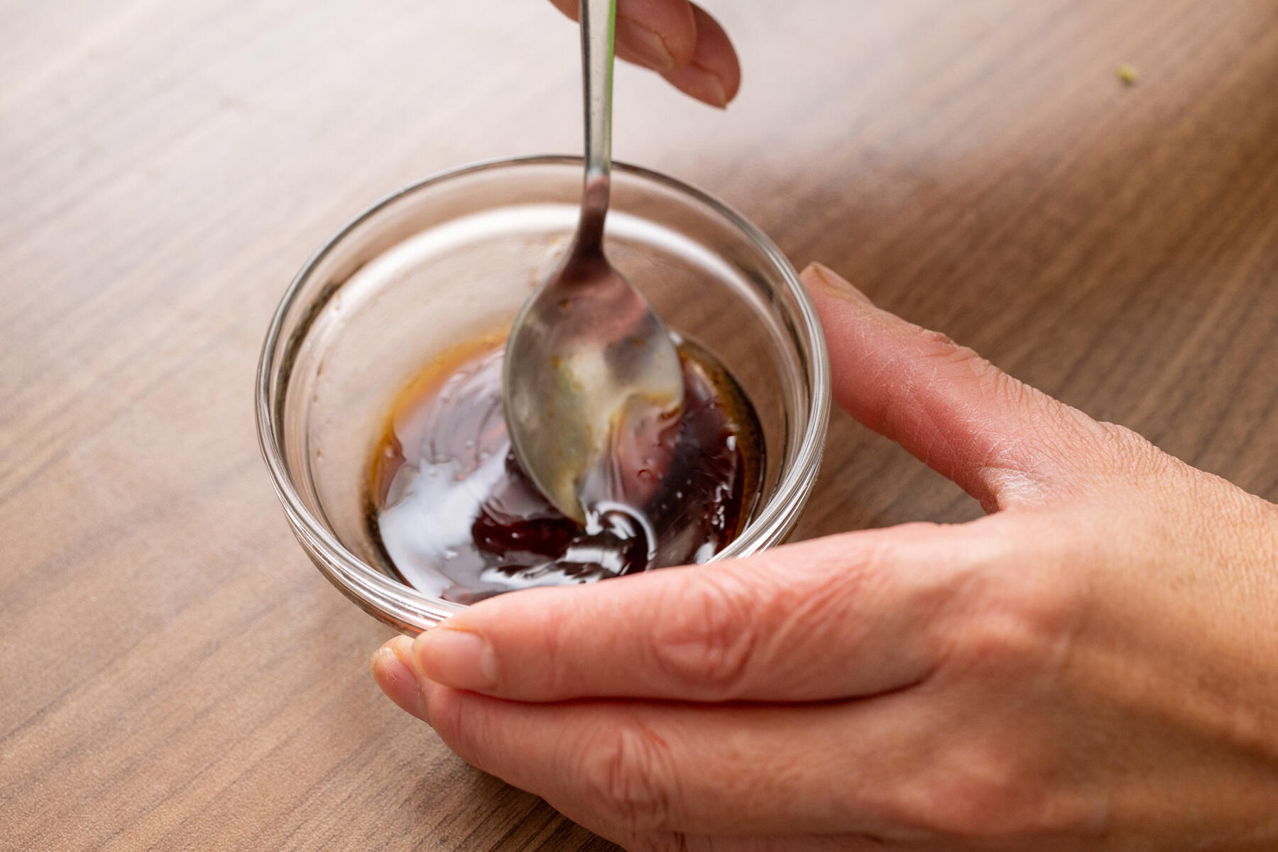 タレを混ぜて添える