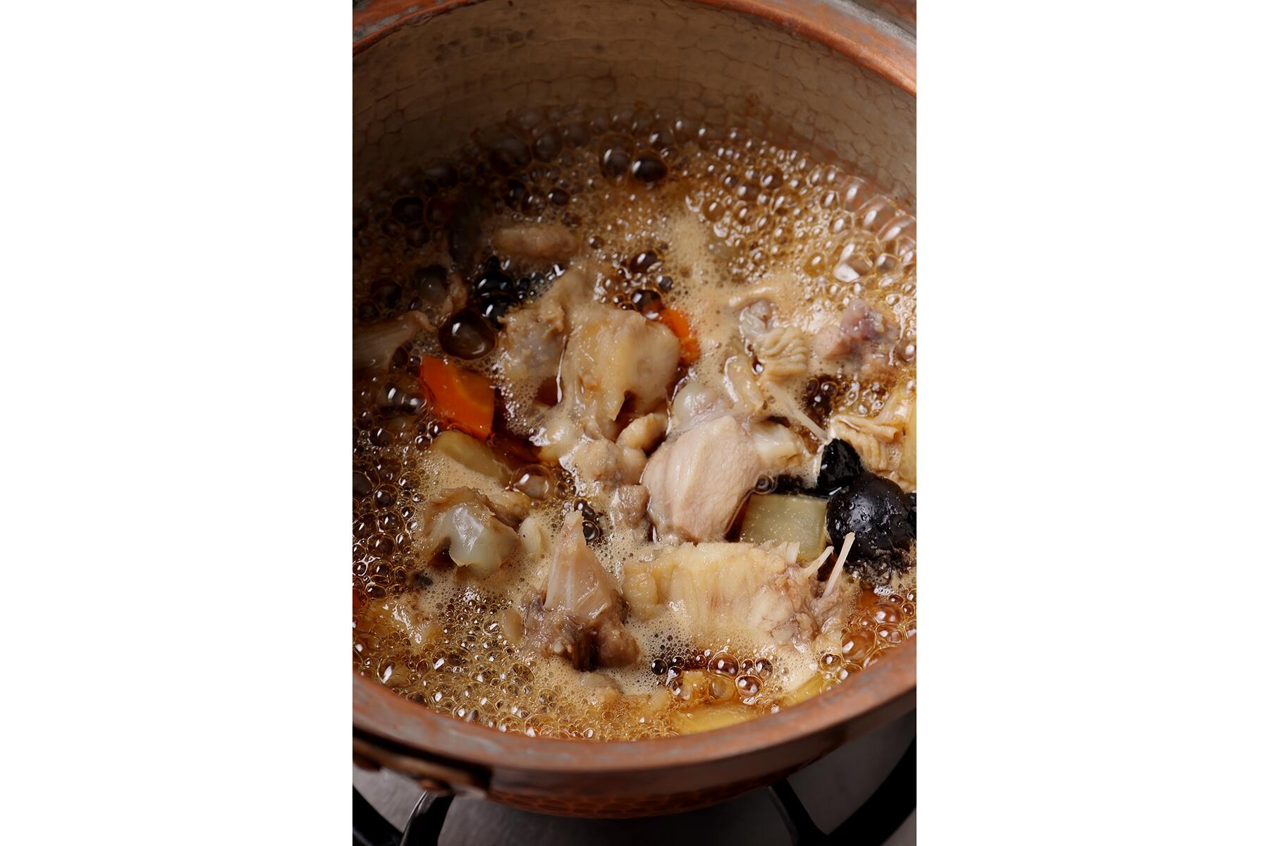 あんこうを加えて煮る