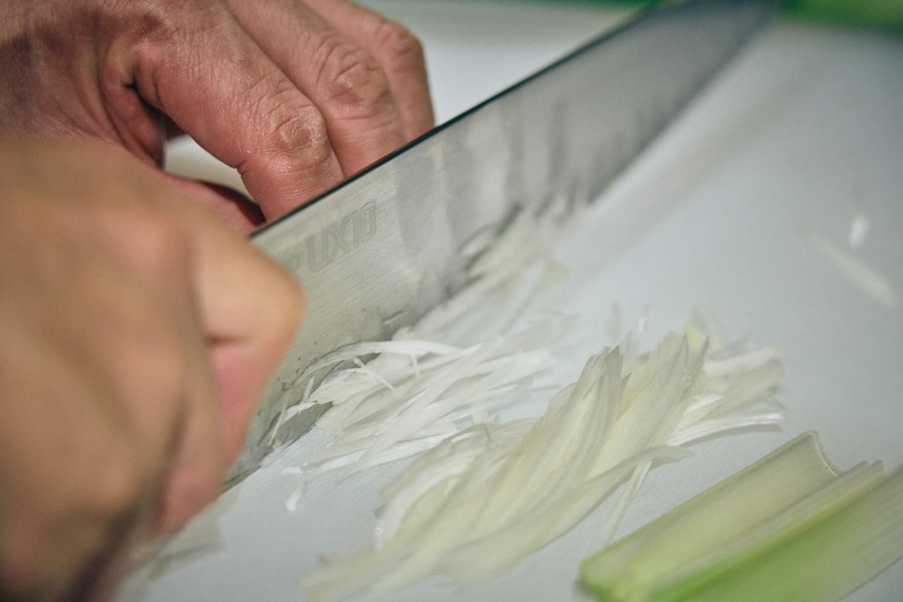 白髪ねぎをつくる