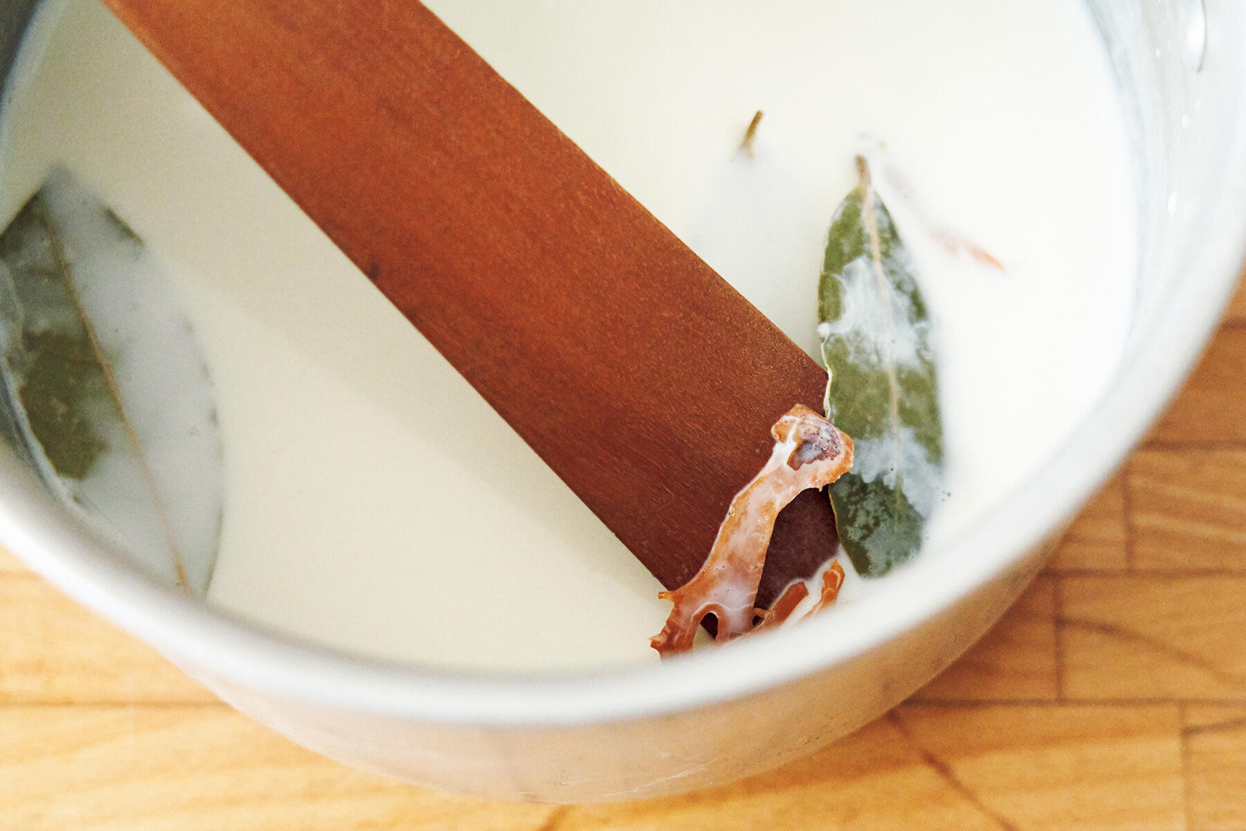 ベシャメルソースをつくる