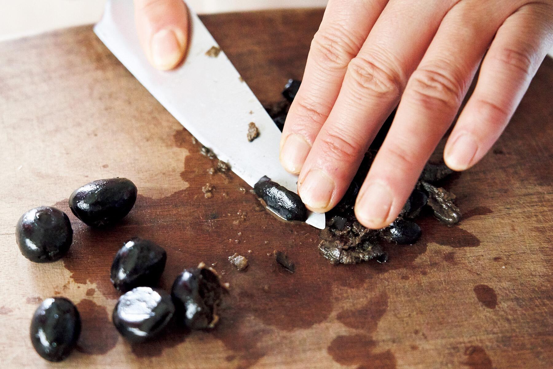 オリーブをつぶす