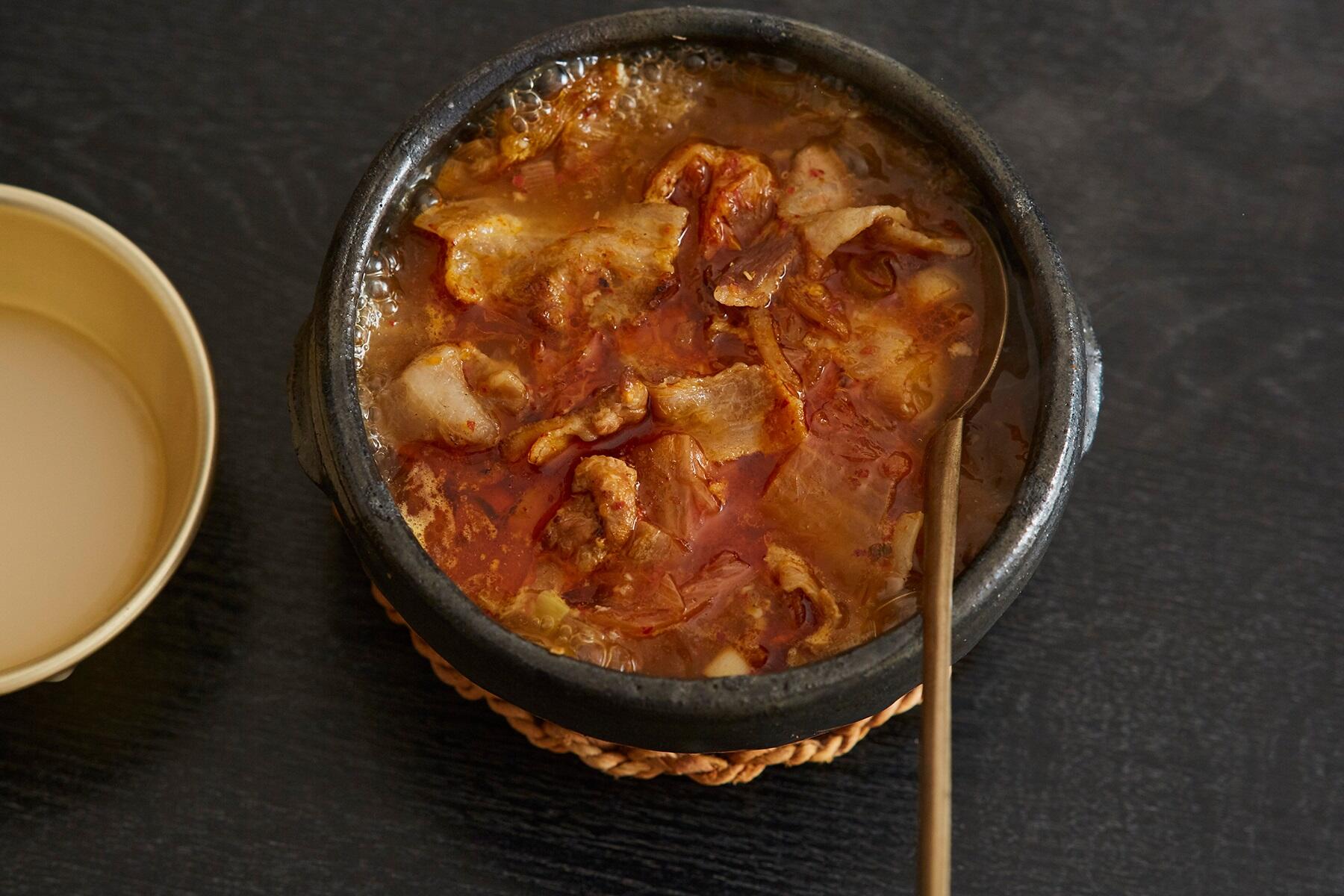 汁で酒が飲める！“小鍋チゲ”