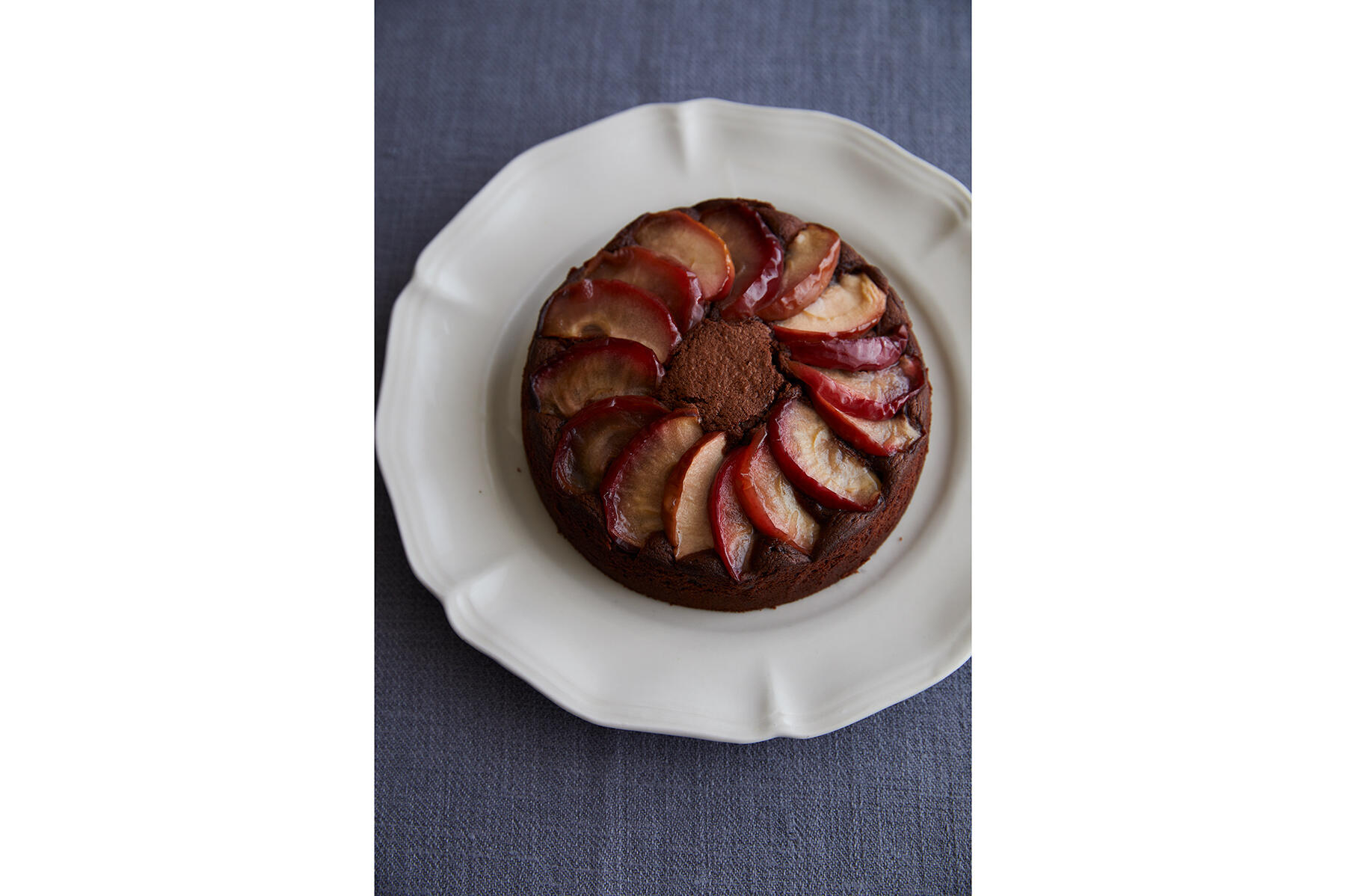 酸味と甘味の絶妙なバランス！“りんごのガトーショコラ”