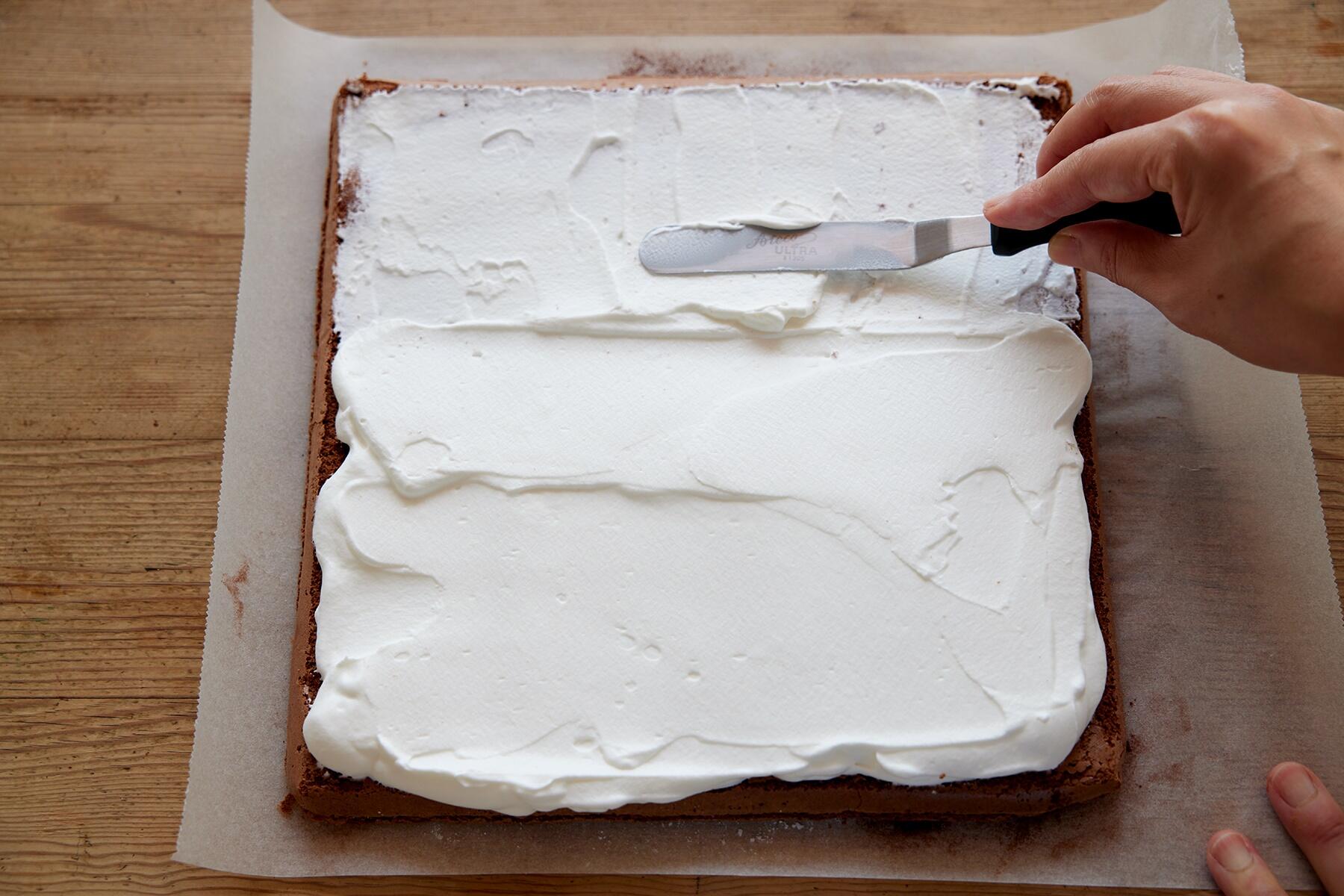 生クリームを塗る