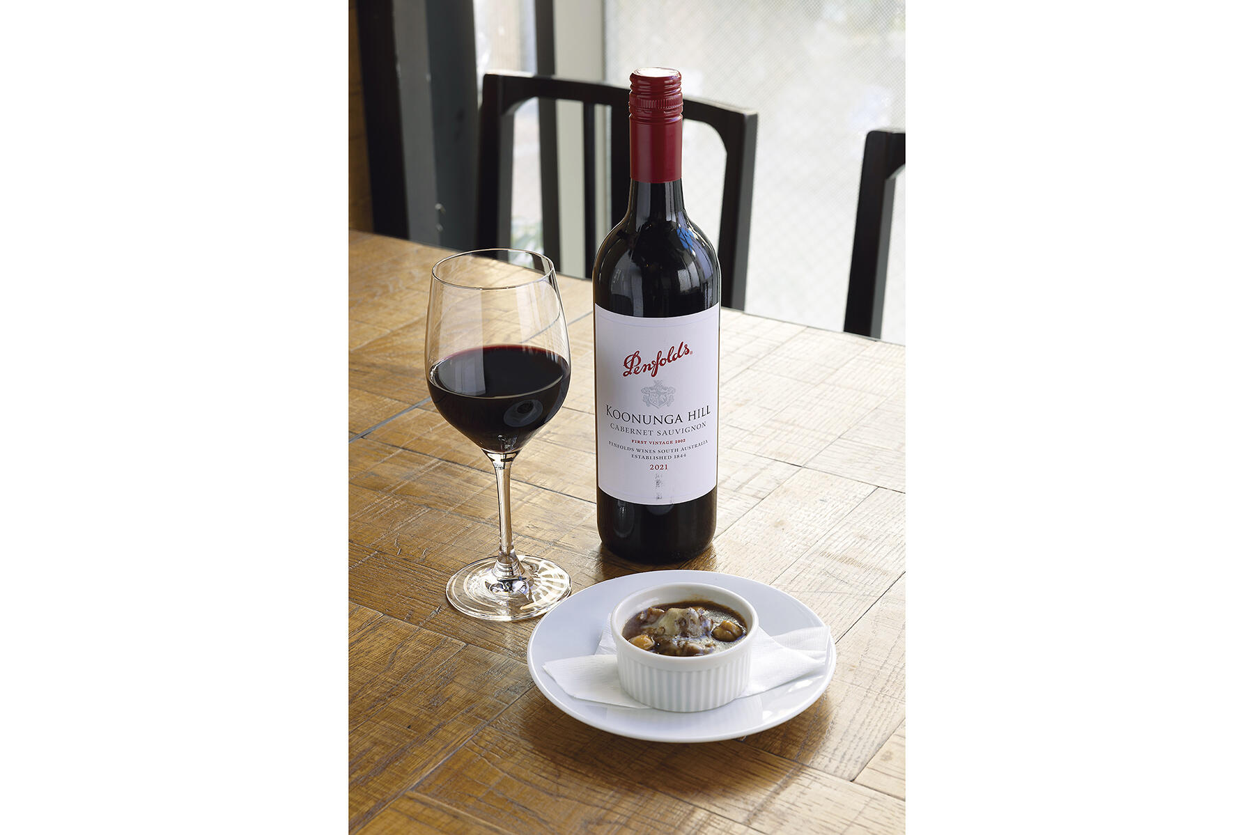 「ペンフォールズ クヌンガ・ヒル カベルネソーヴィニヨン（赤）」のアミューズセット1,199円。グラス単品での提供は120ml979円。ボトル750ml4,389円。