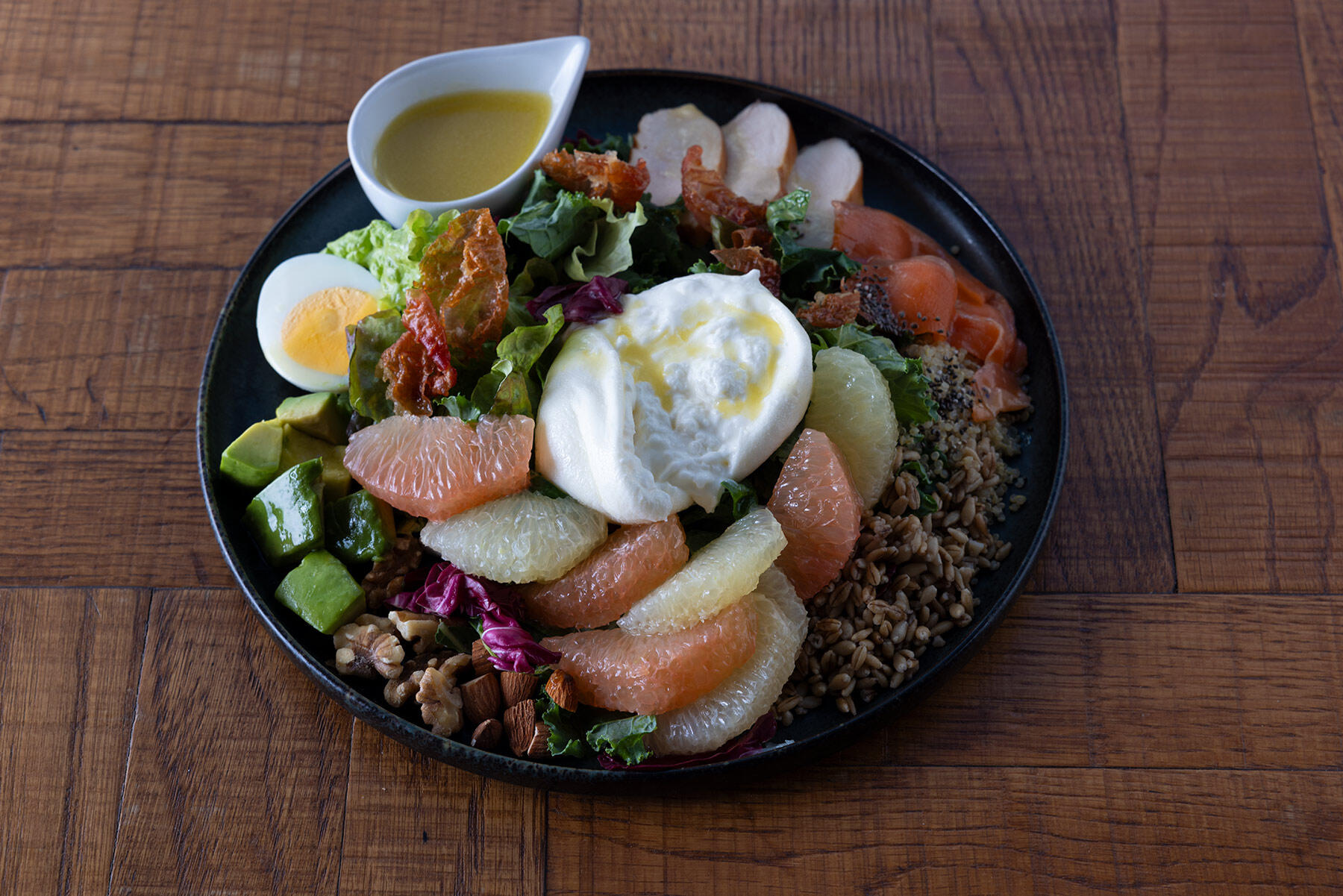 フロリダ グレープフルーツ2種とイタリア産ブッラータチーズのサラダプレート2024 1,529円。