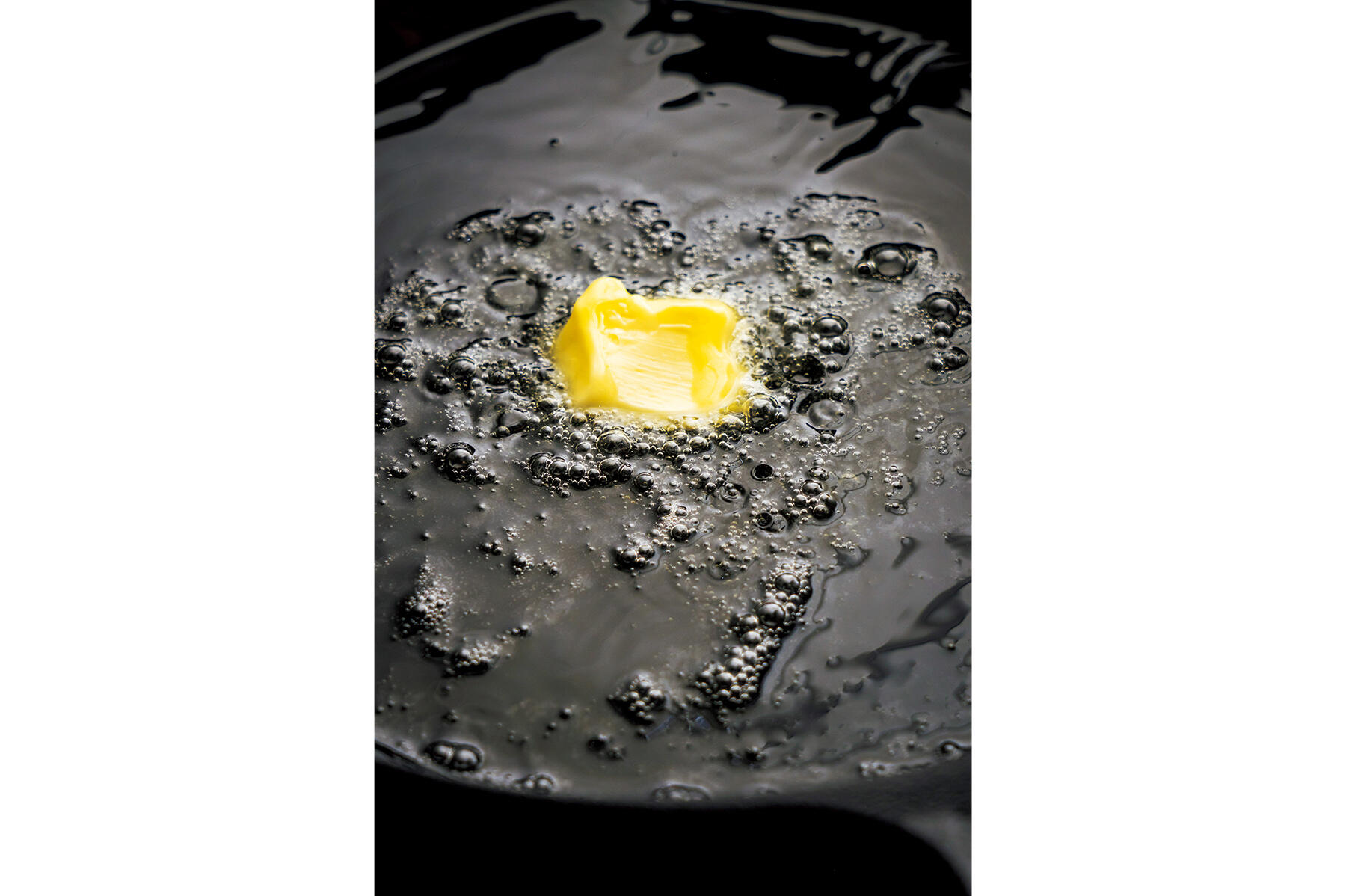 油にバターを加える