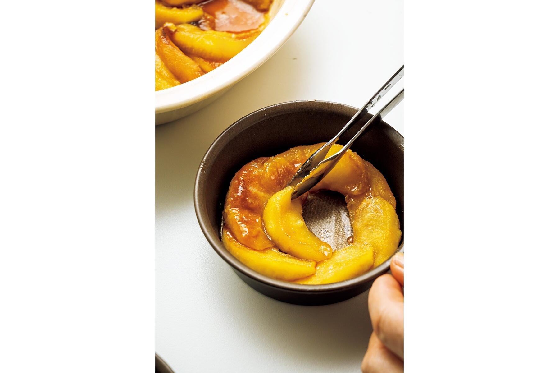 型にりんごを並べる