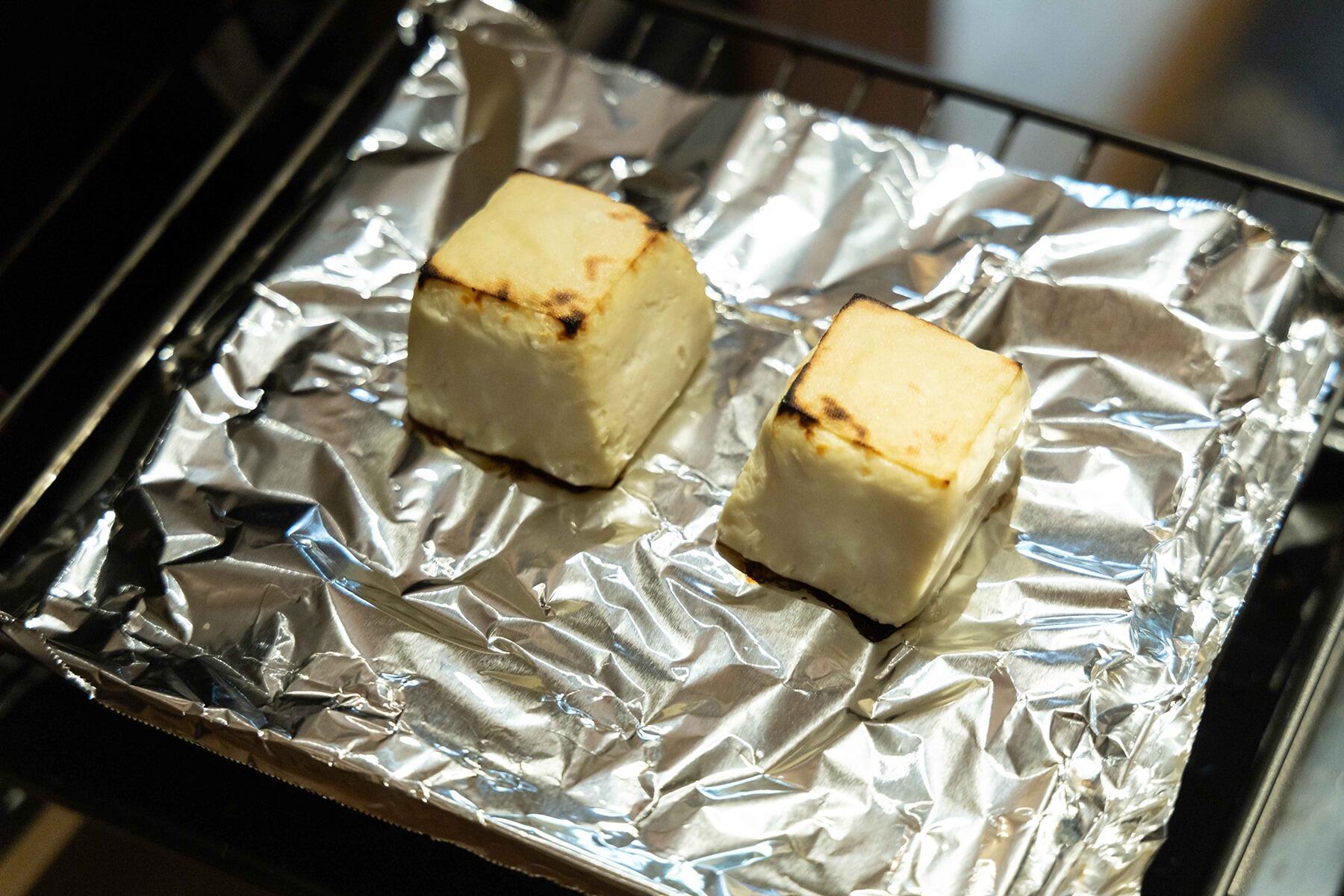 豆腐を焼く