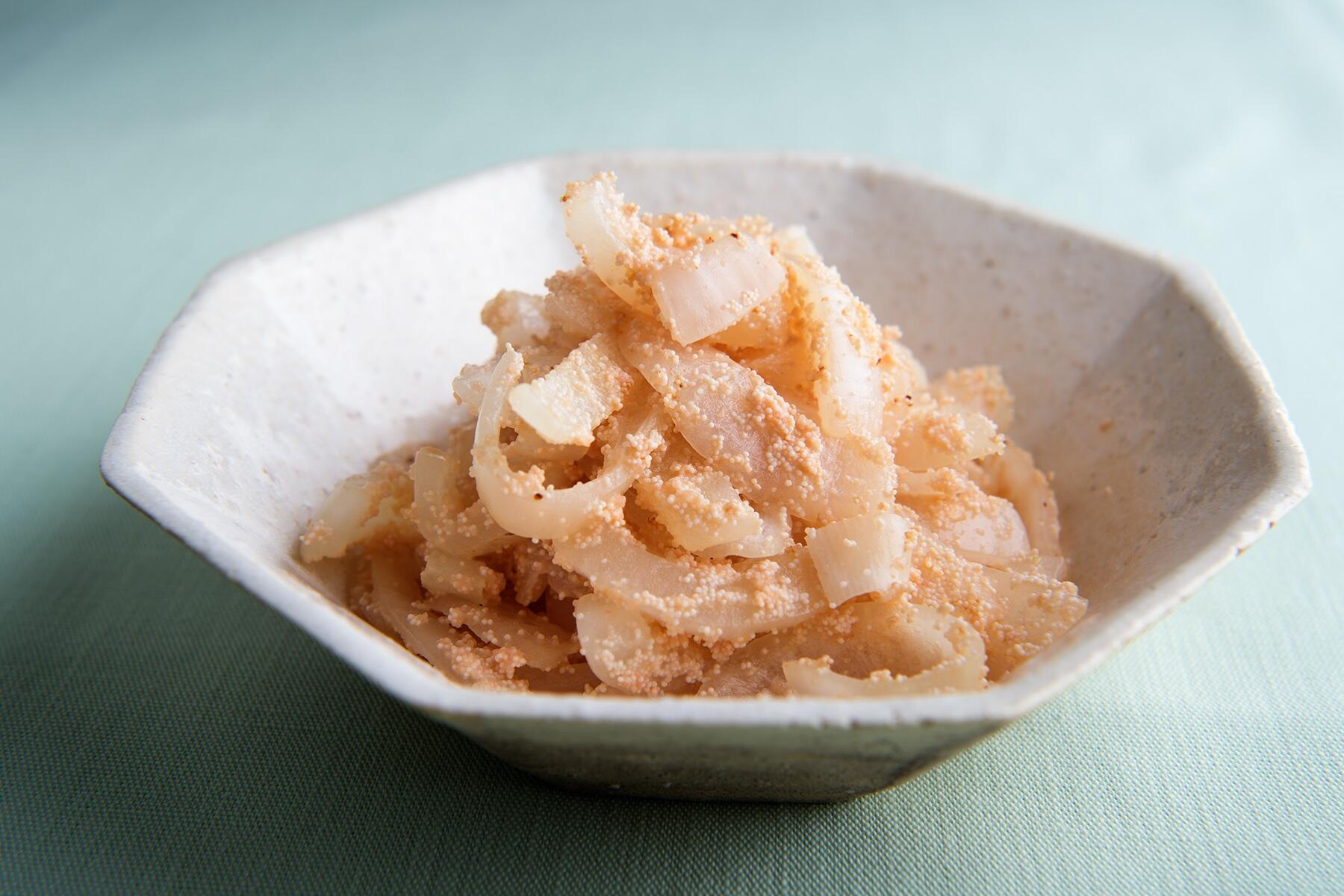 甘味と塩味が調和する“新玉ねぎのたらこ炒め”