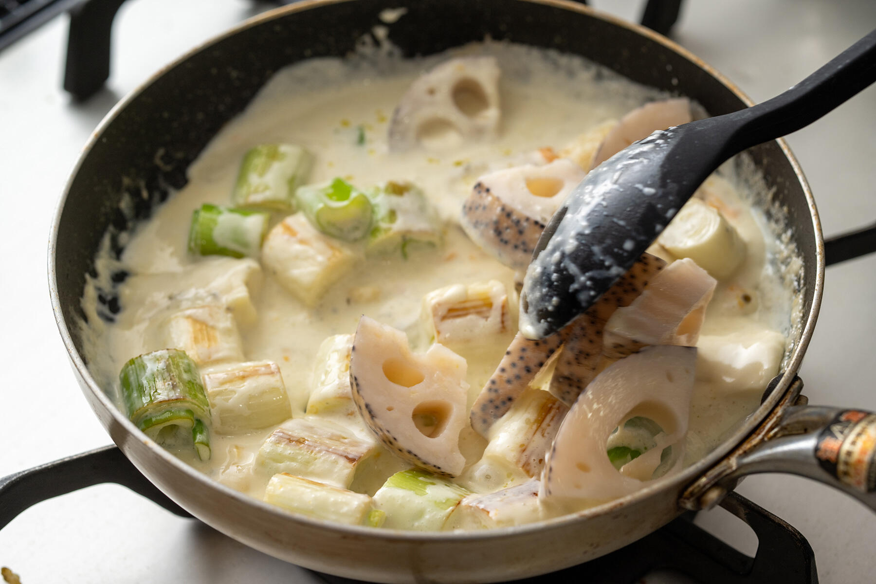 れんこんを加える