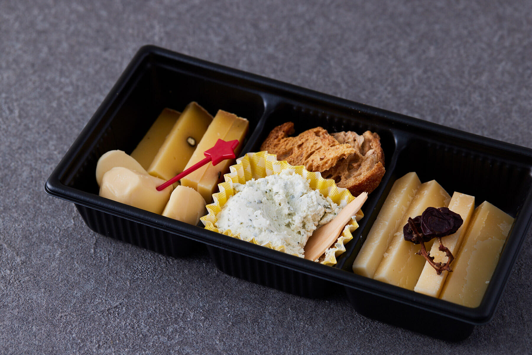 北海道産ナチュラルチーズ4種盛り合わせ 　1,600円