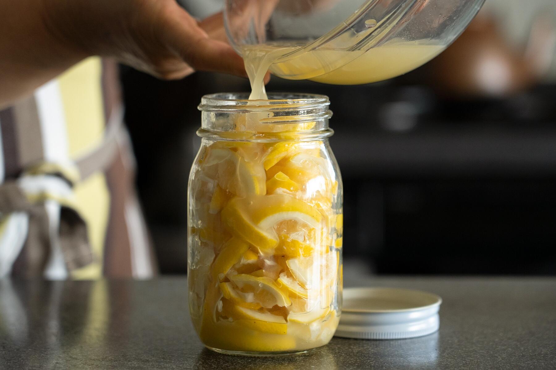 保存瓶に詰める