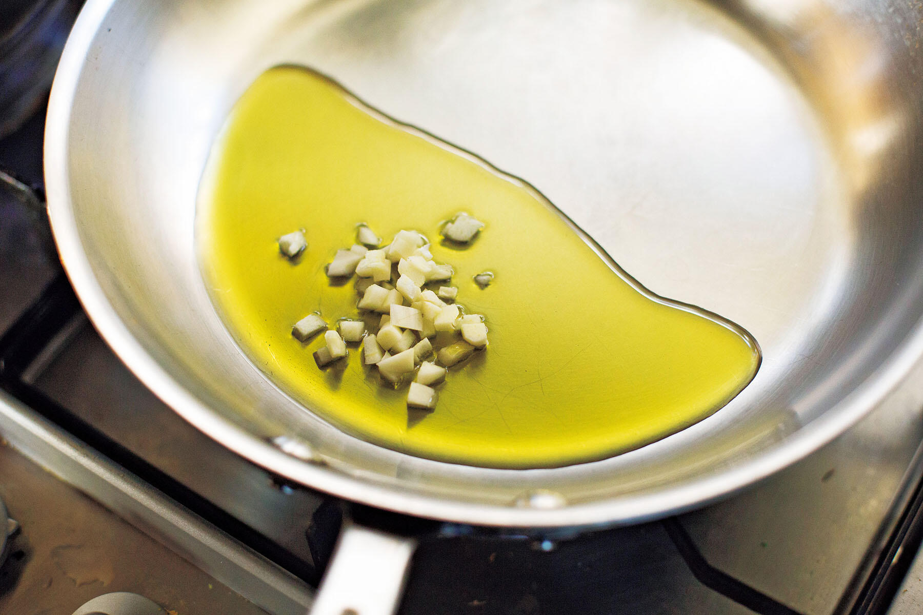 にんにくを加熱する