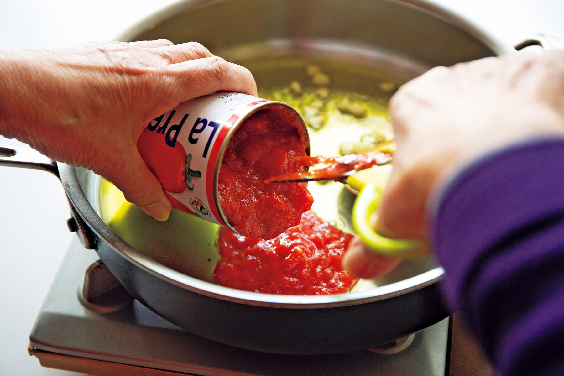 トマトを加える