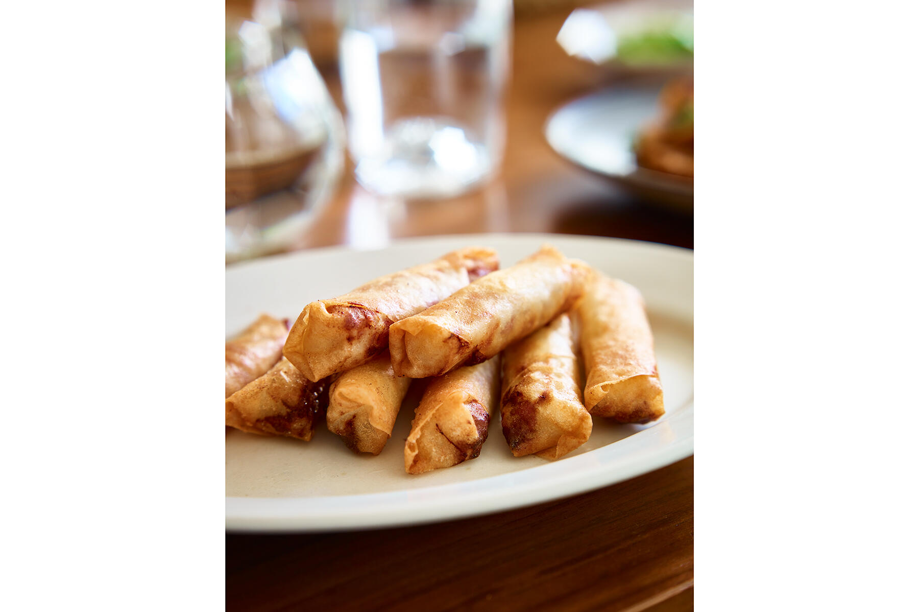 素材の香りが際立つ“うどと生ハムの春巻き”