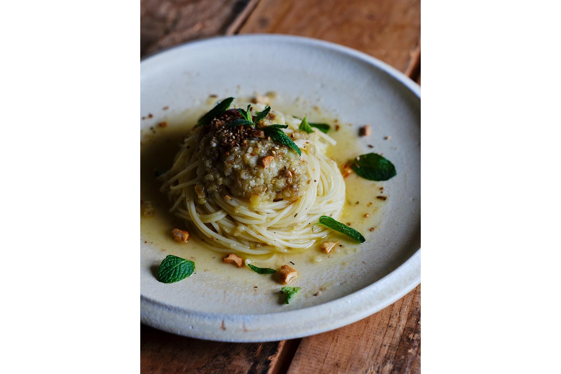 ミントが爽やかに香る“焼きナスの冷製パスタ”