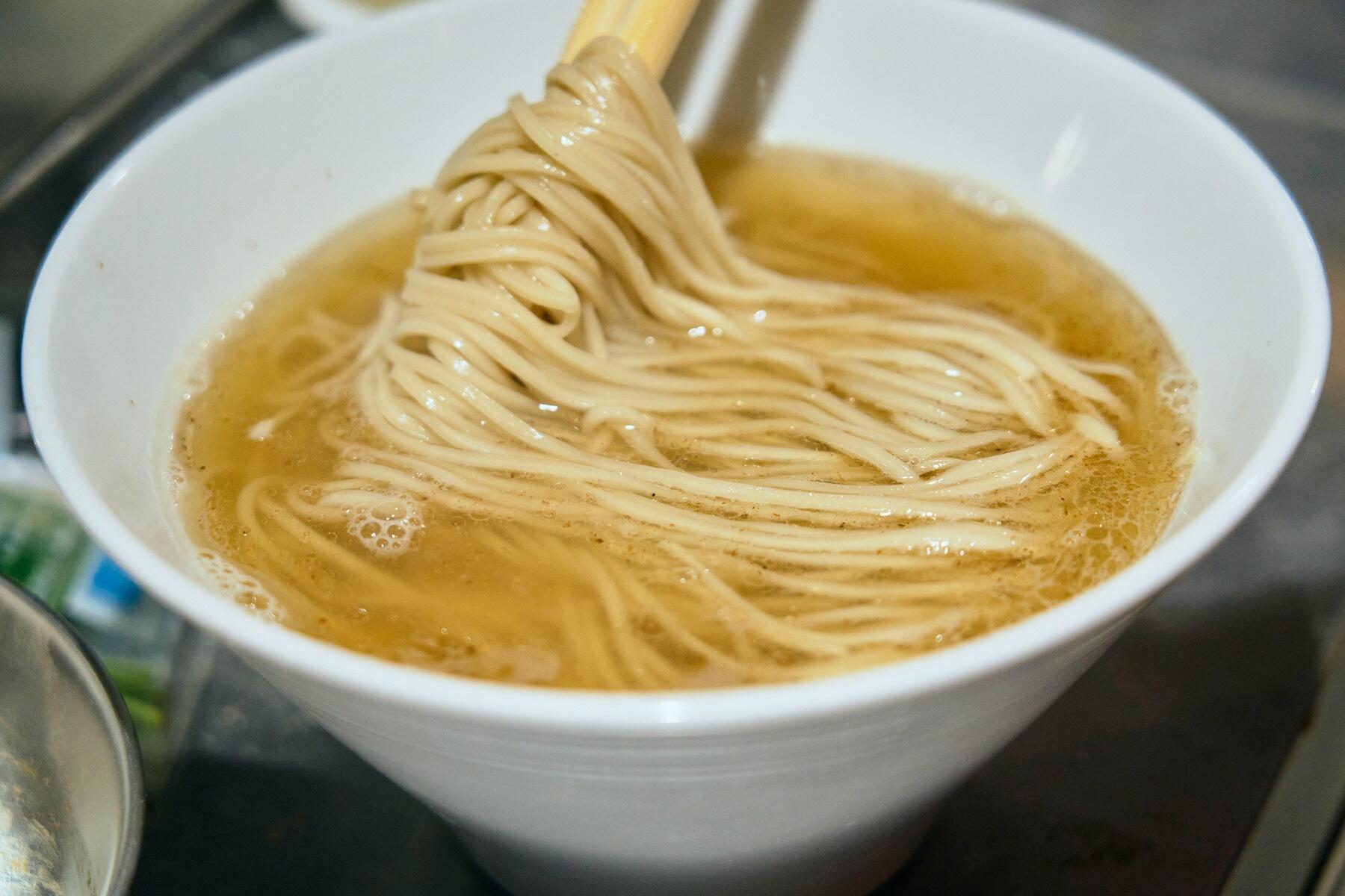 麺を入れる