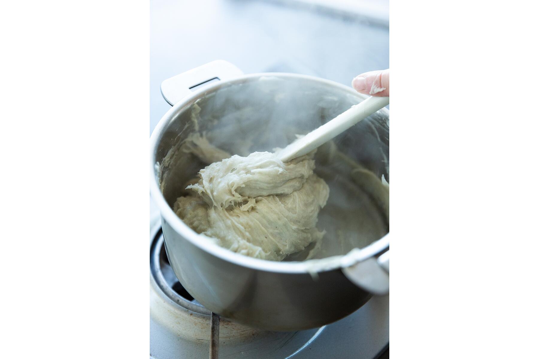 粘りが出るように混ぜる