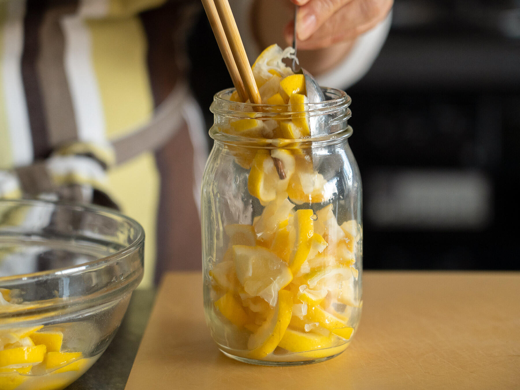 サラダや煮込みなどに使い勝手抜群な“塩レモン”