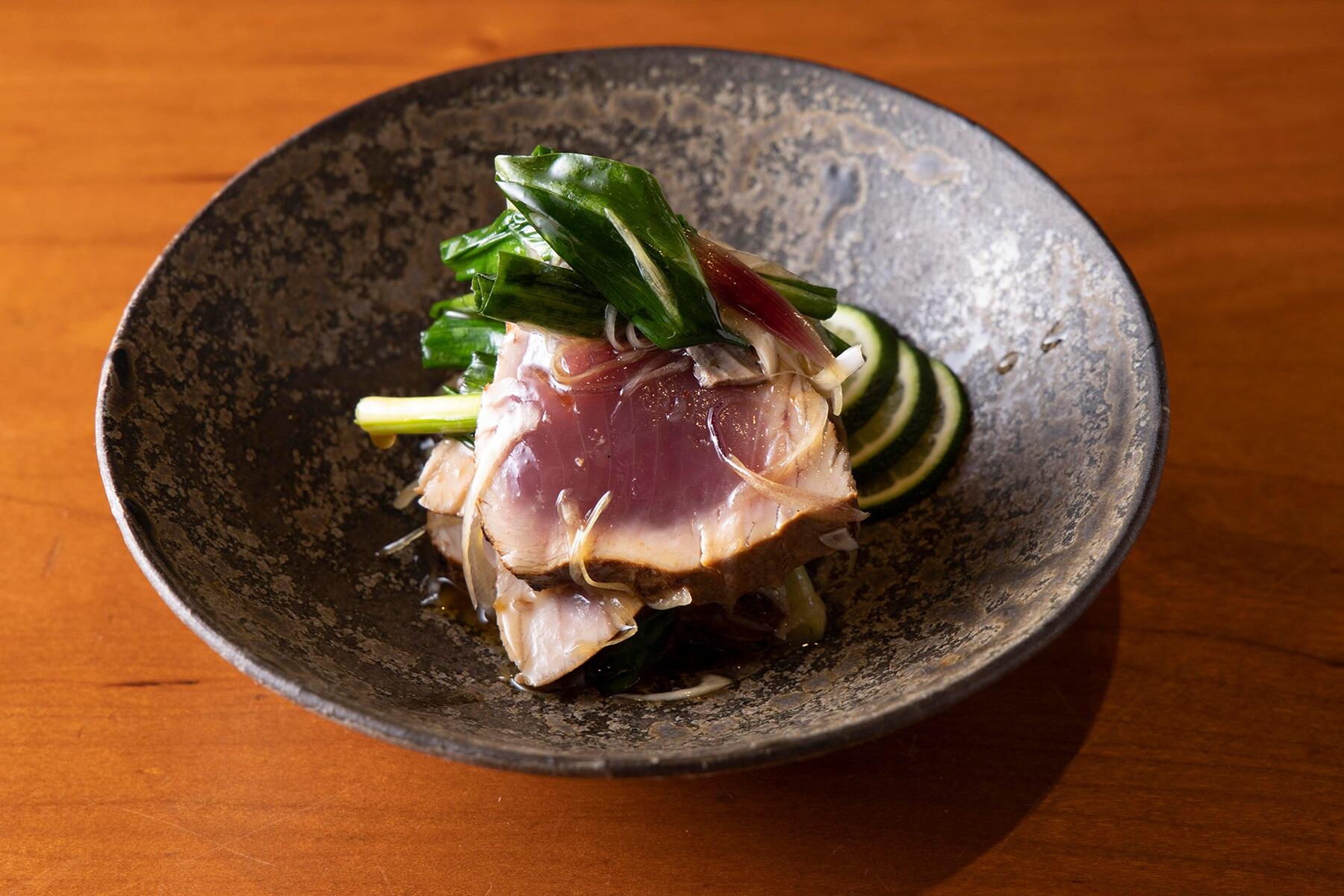 初ガツオのたたきと行者にんにくの胡麻塩和え