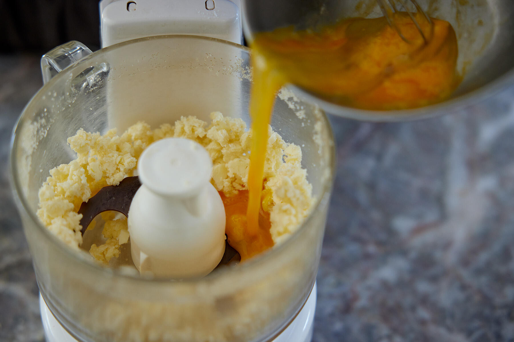 ブリゼ生地をつくる