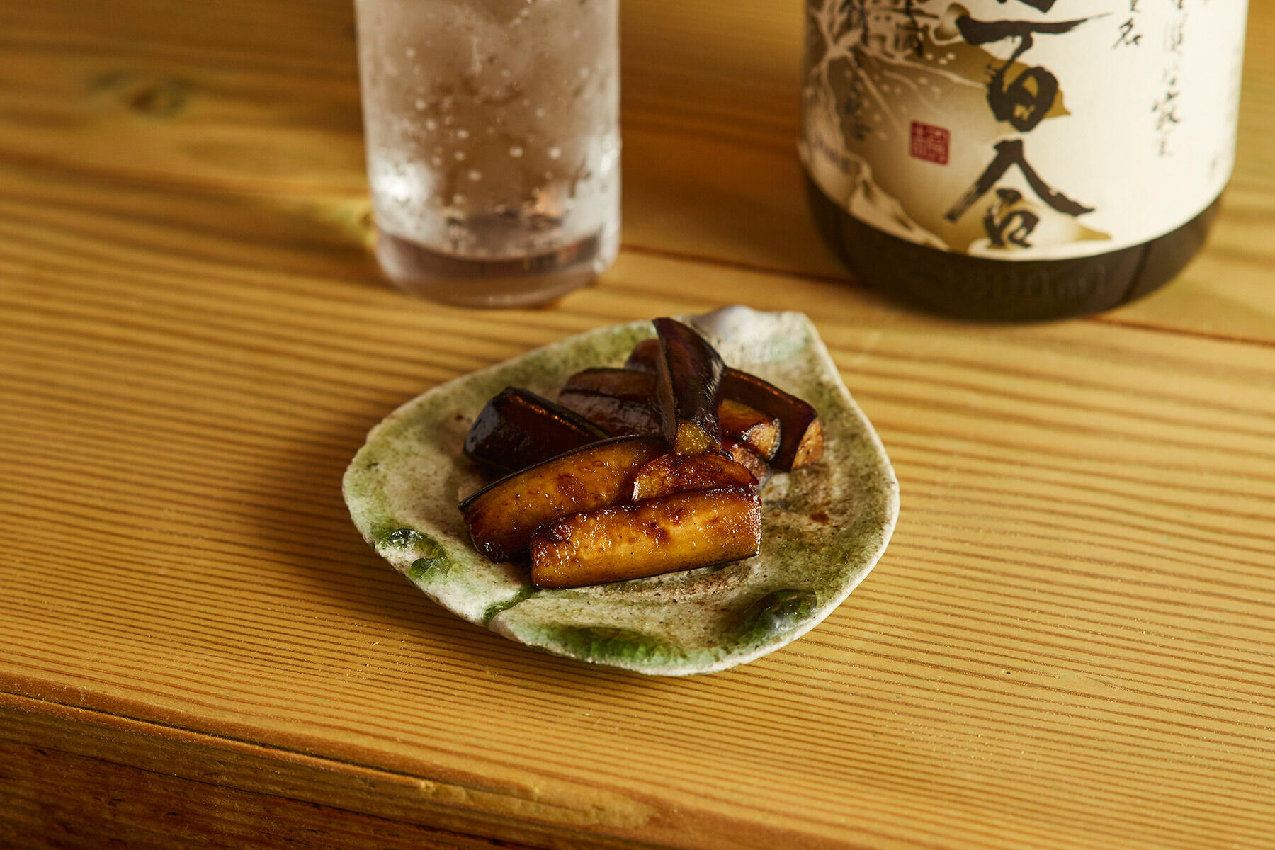 こっくりと甘じょっぱい“なすのにんにく炒め”