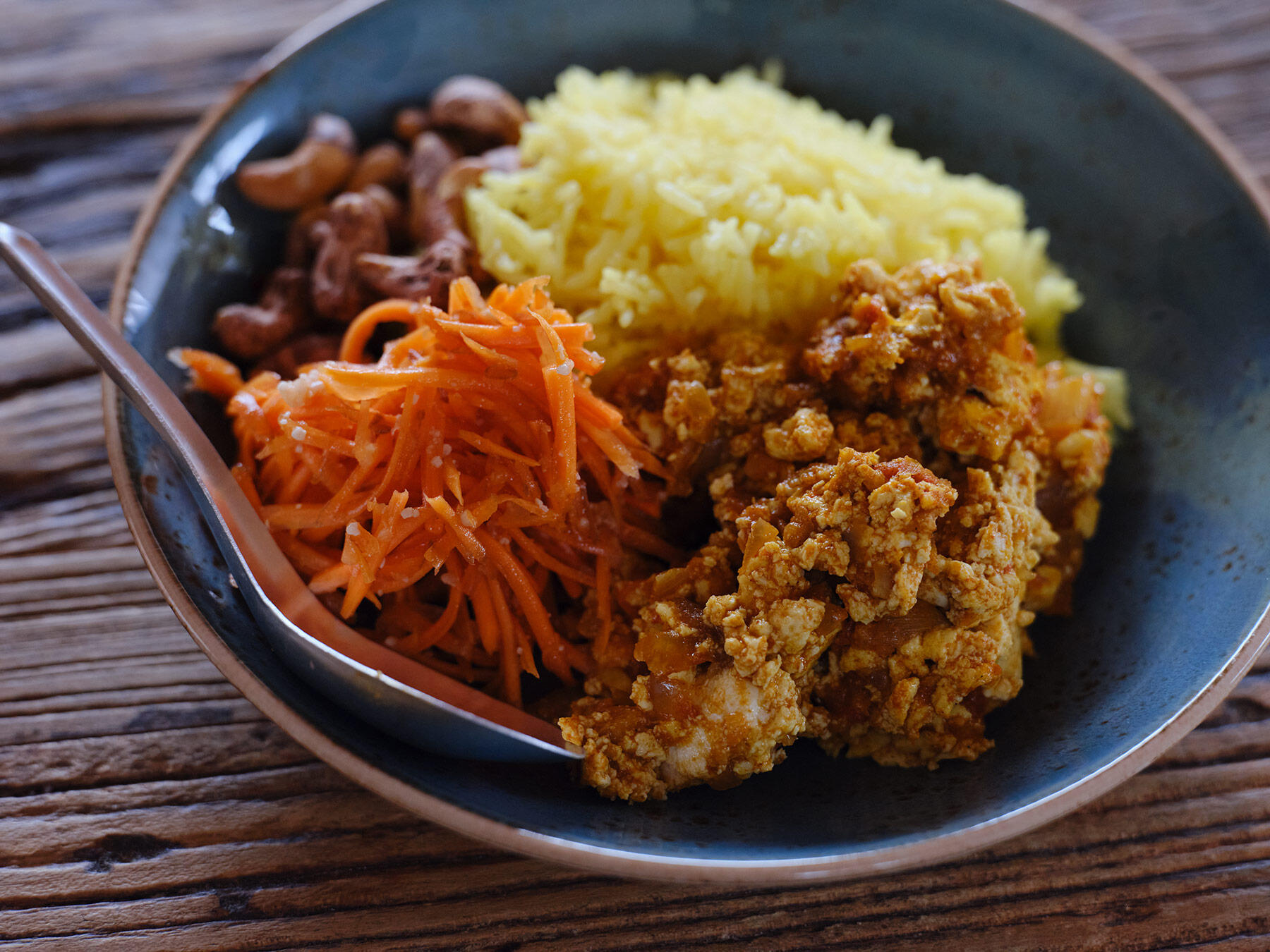 梅干しの酸味で本格派“島豆腐のキーマカレー”