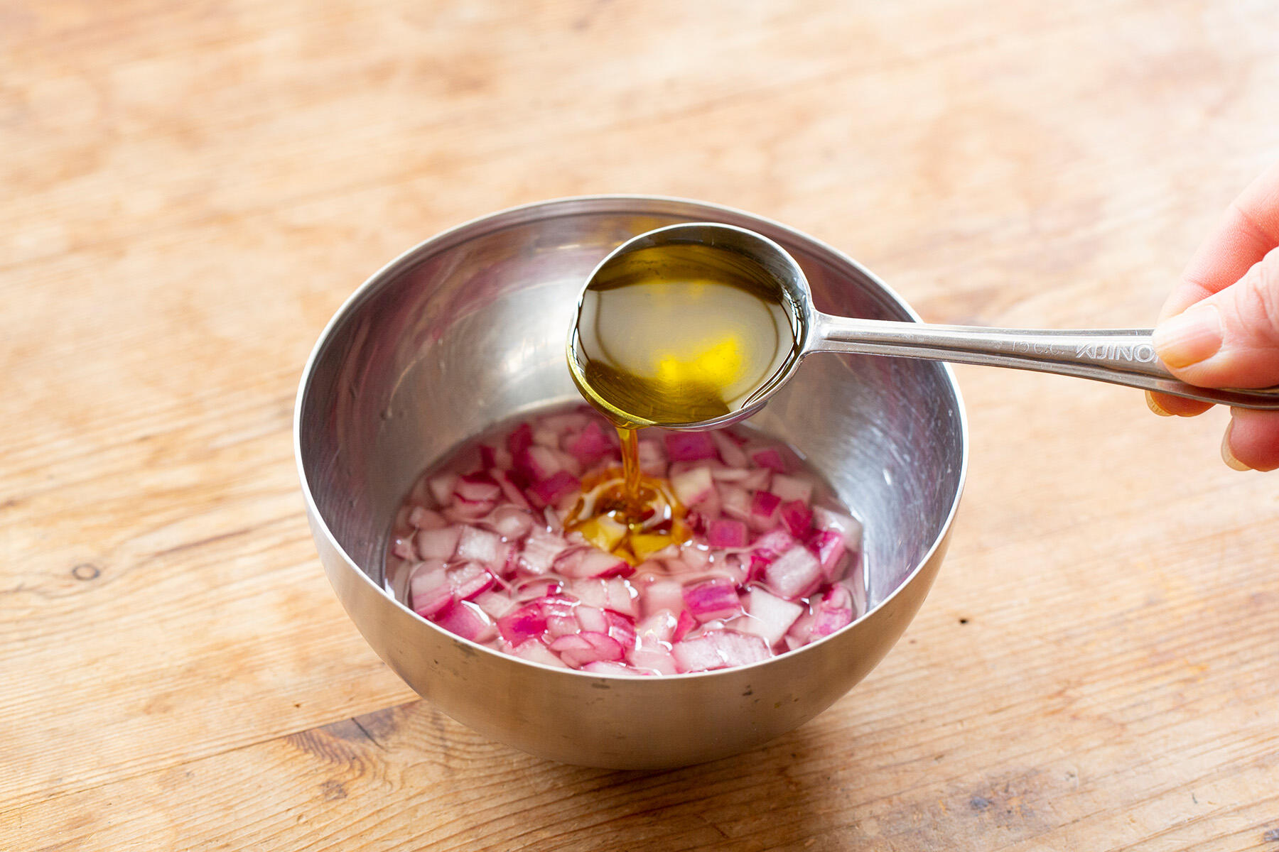 オリーブオイルを加える