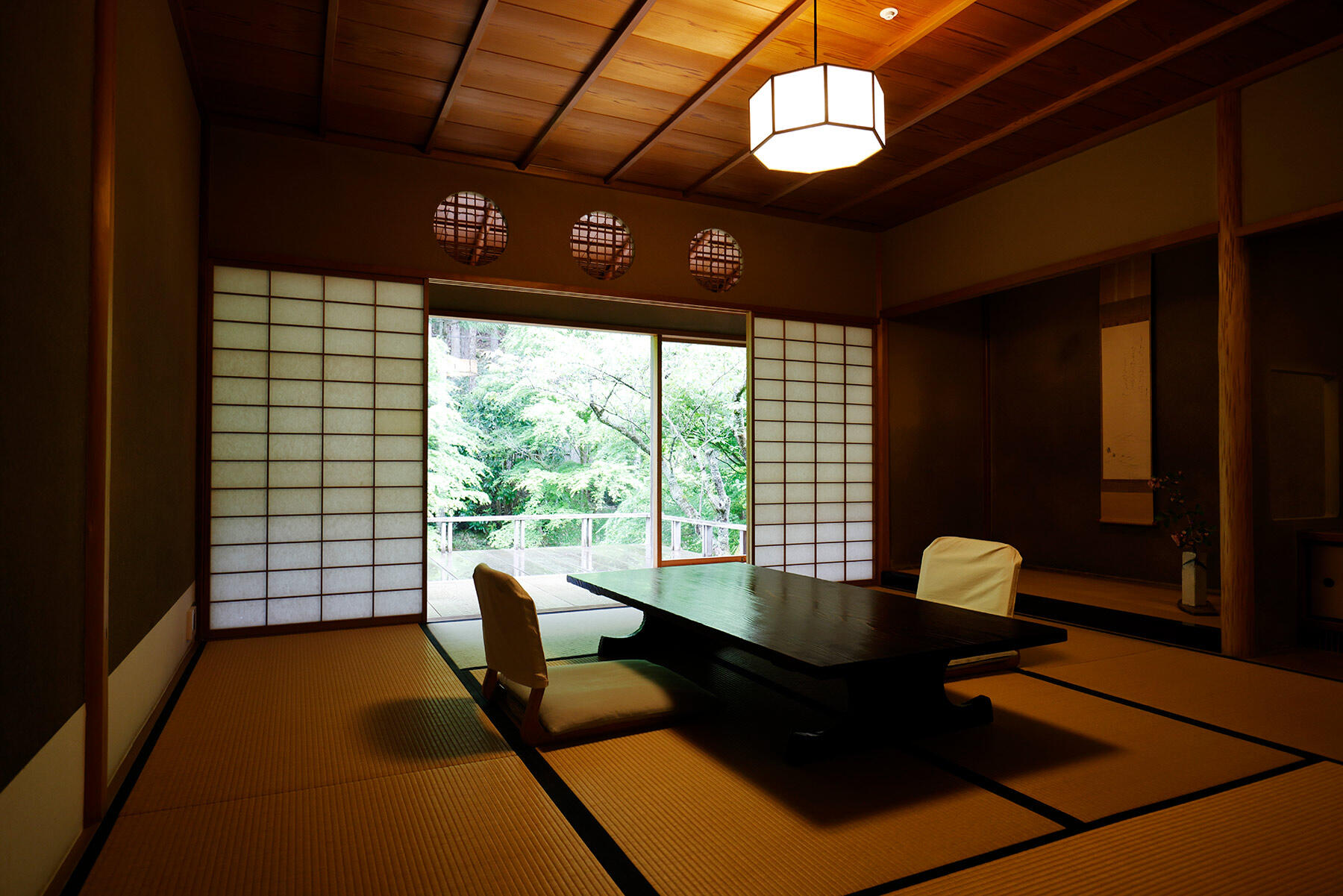 数寄屋造りの離れの客室