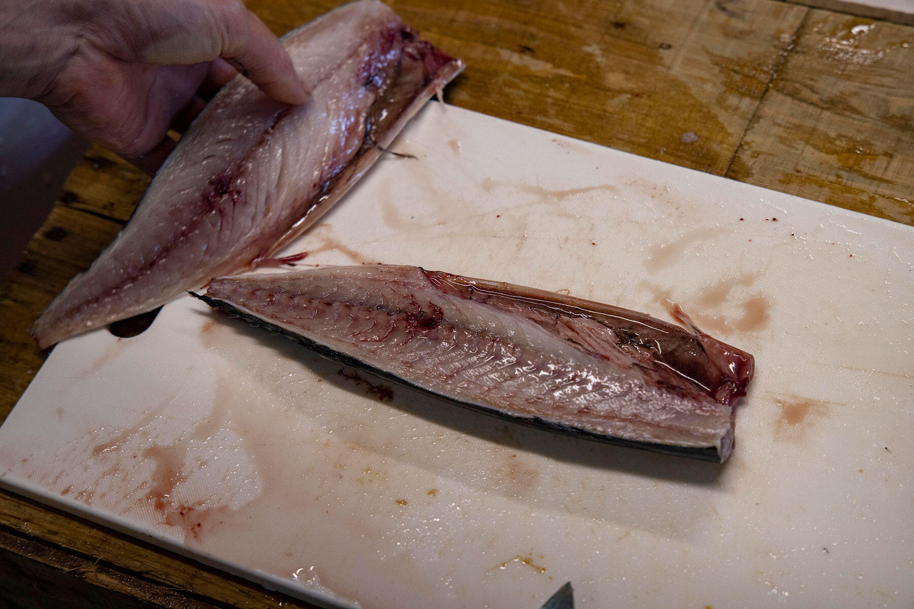 中骨を切り離す