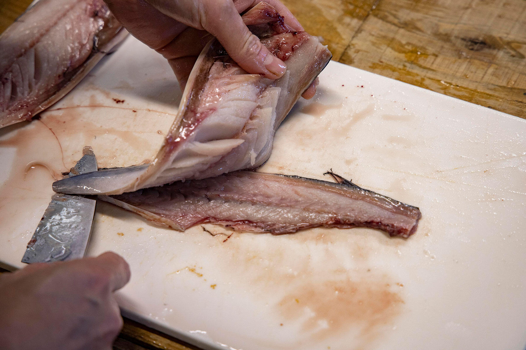 中骨を切り離す