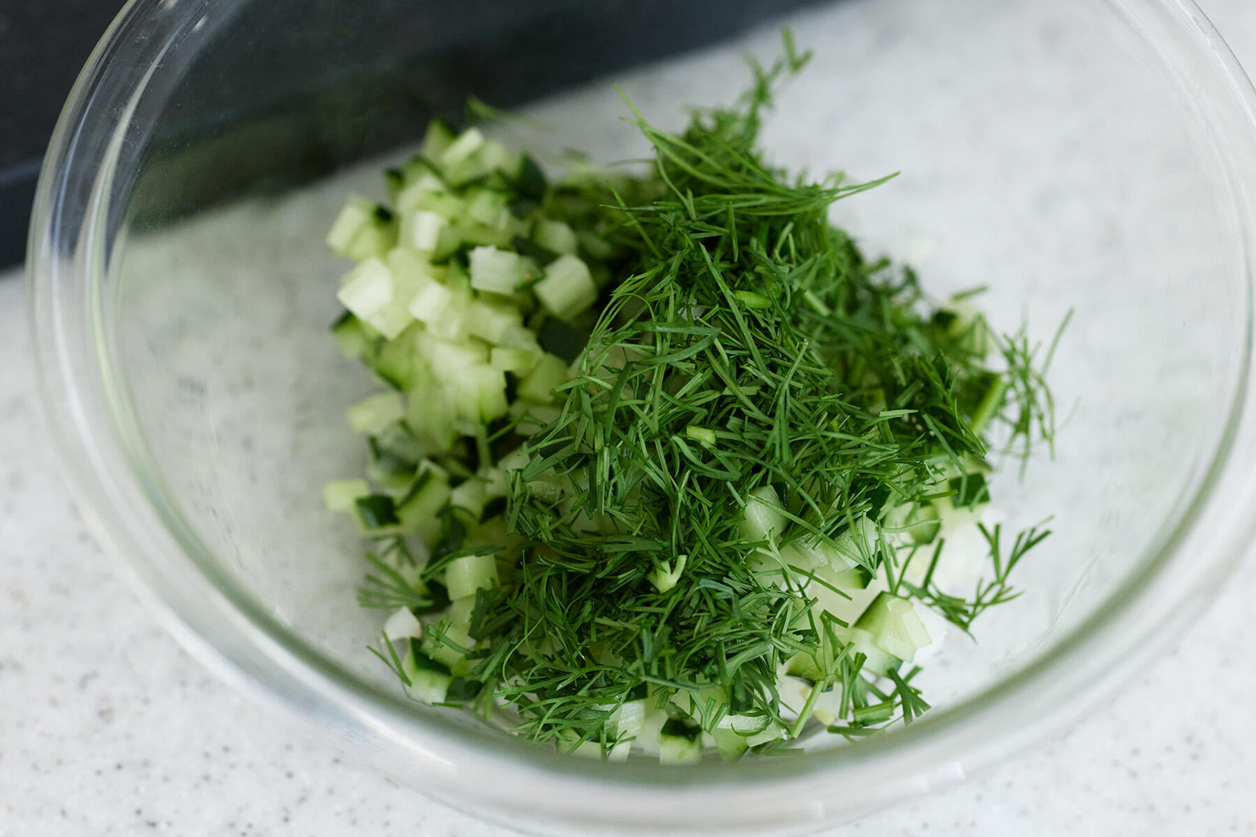 野菜類をカットする