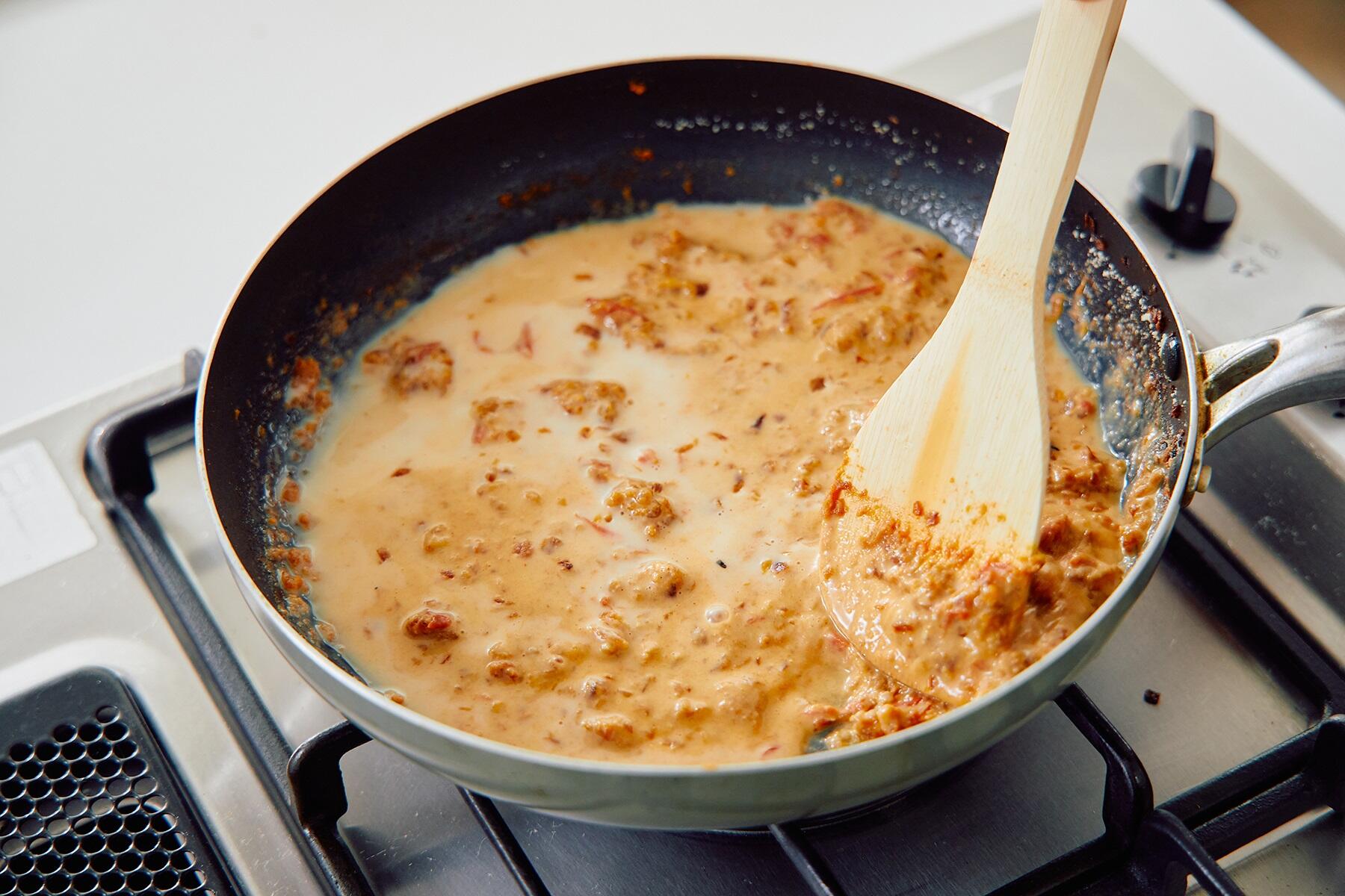 アーモンドミルクを加える