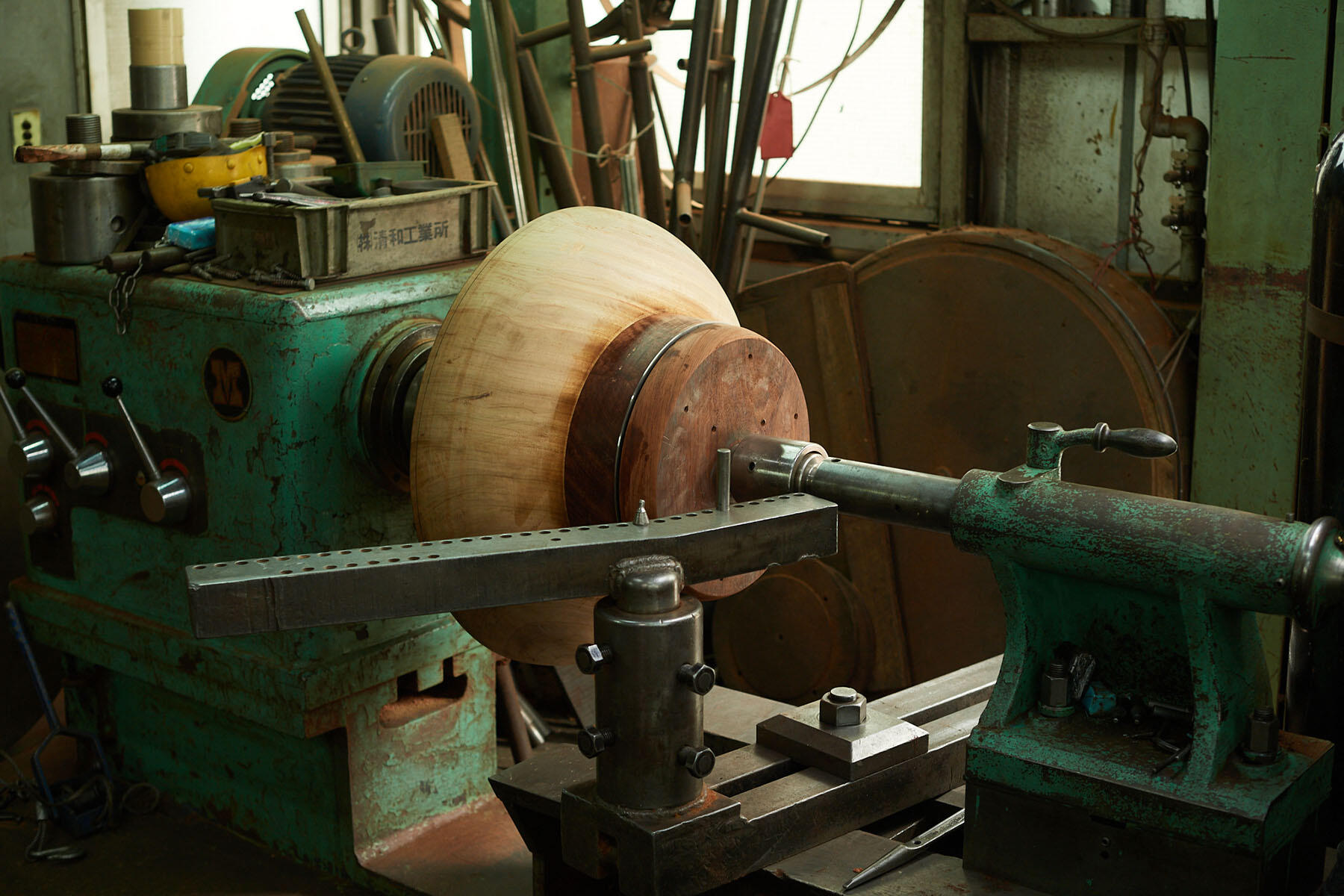 スチルヘッドの形をした木型