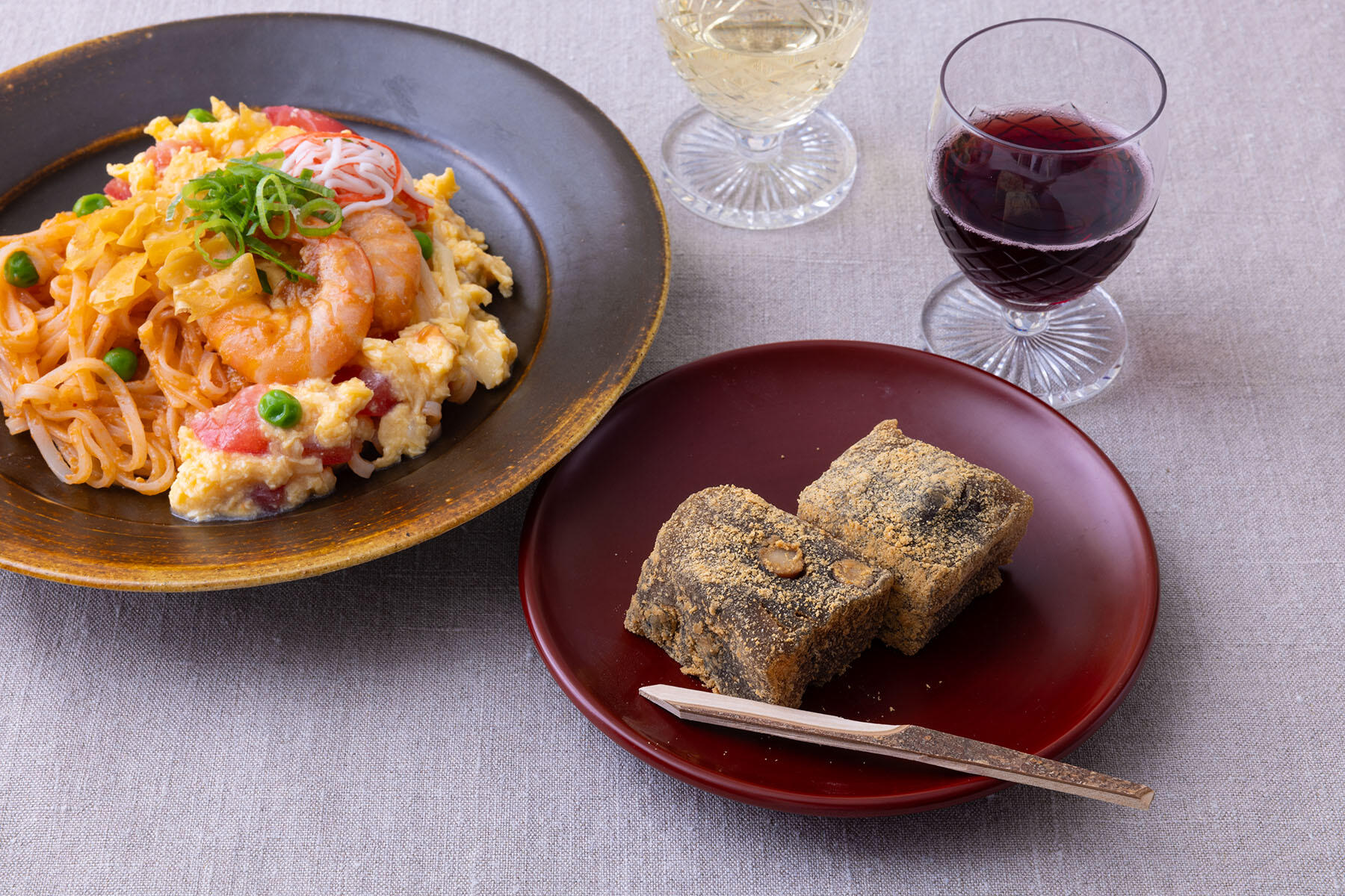 沖縄県産黒糖と丹波黒豆の本わらび粉入りわらび餅