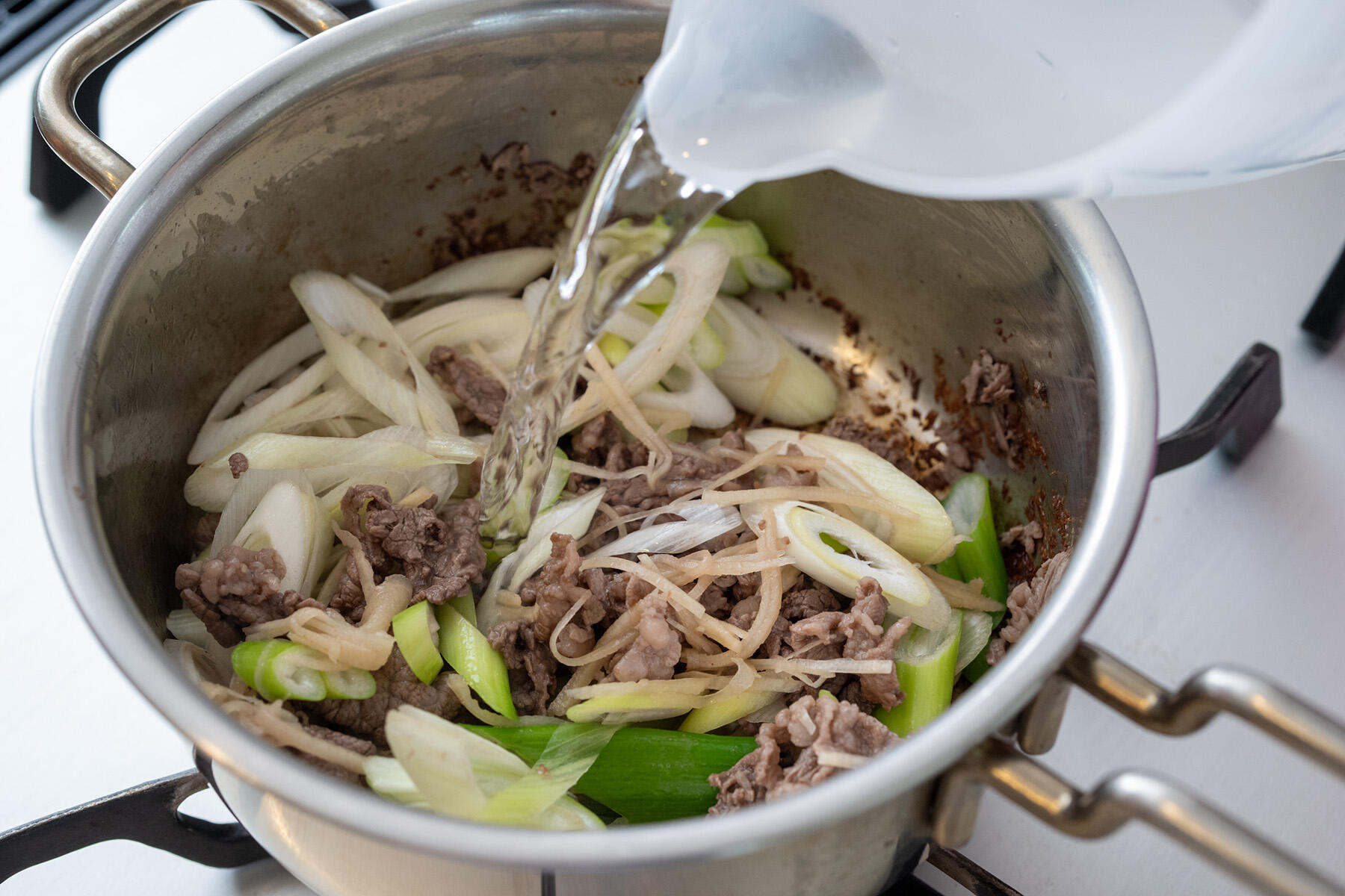 水と春雨を加える