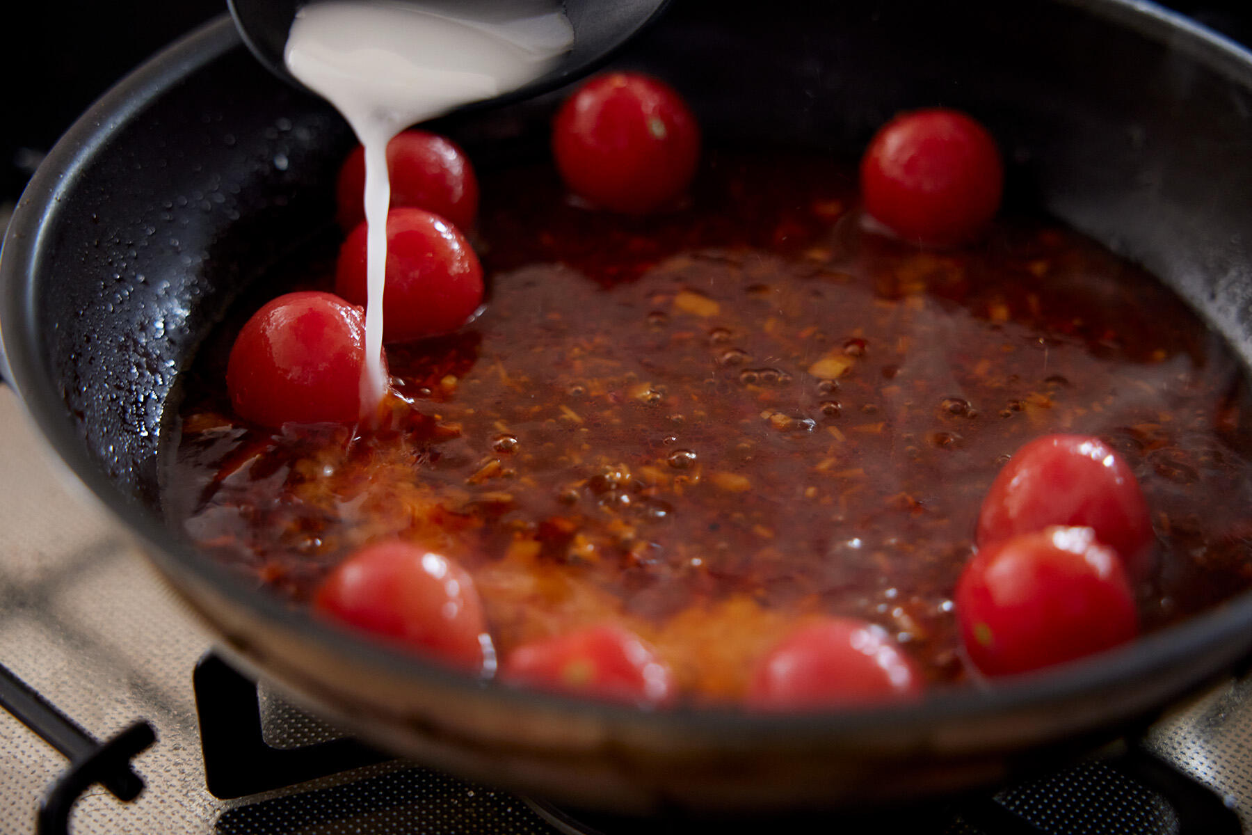 水溶き片栗粉を加える