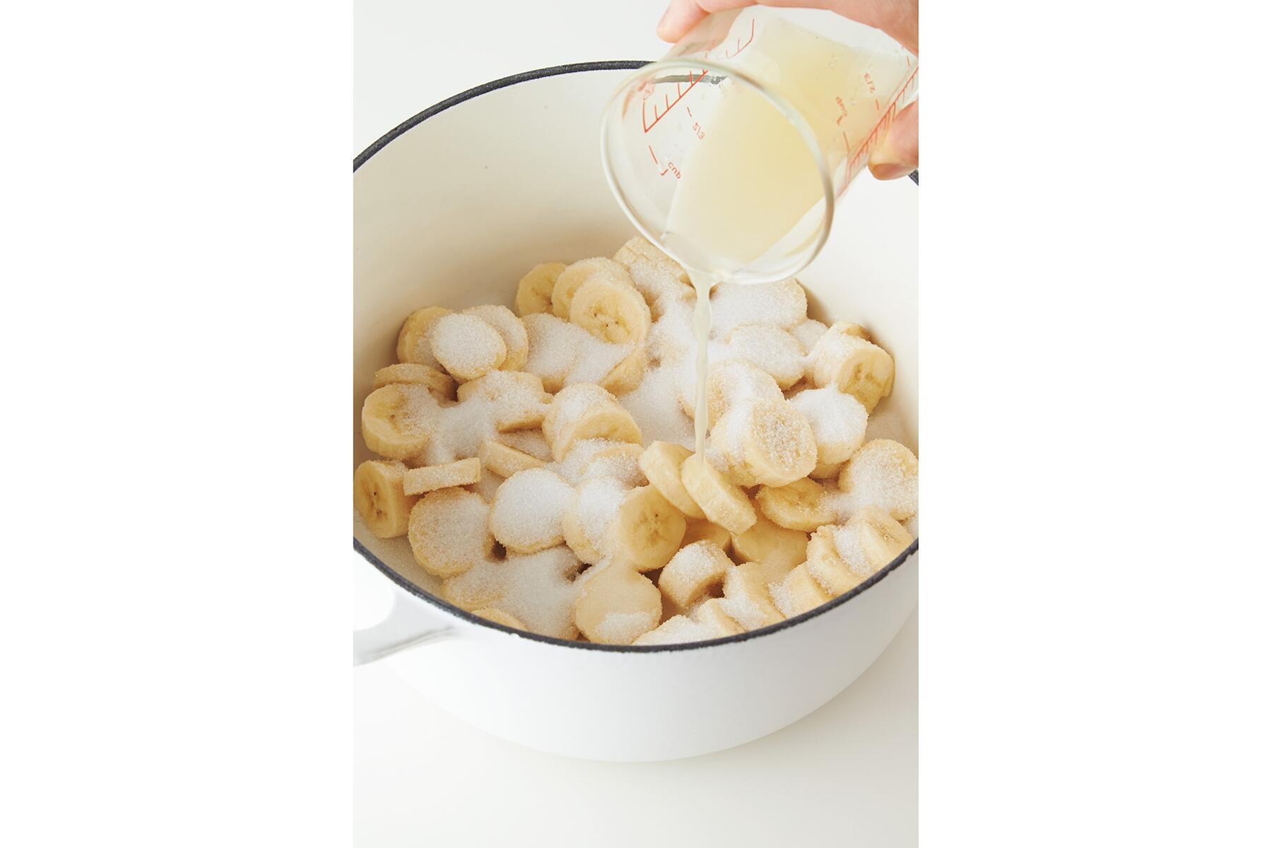 グラニュー糖を加える