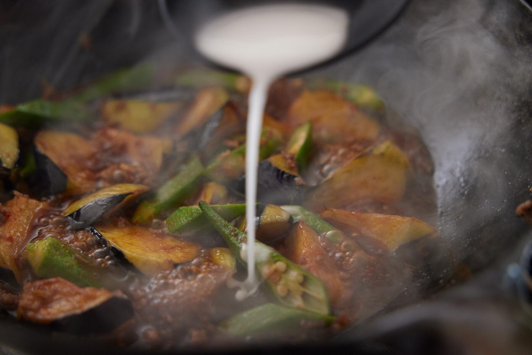 水溶き片栗粉を加える