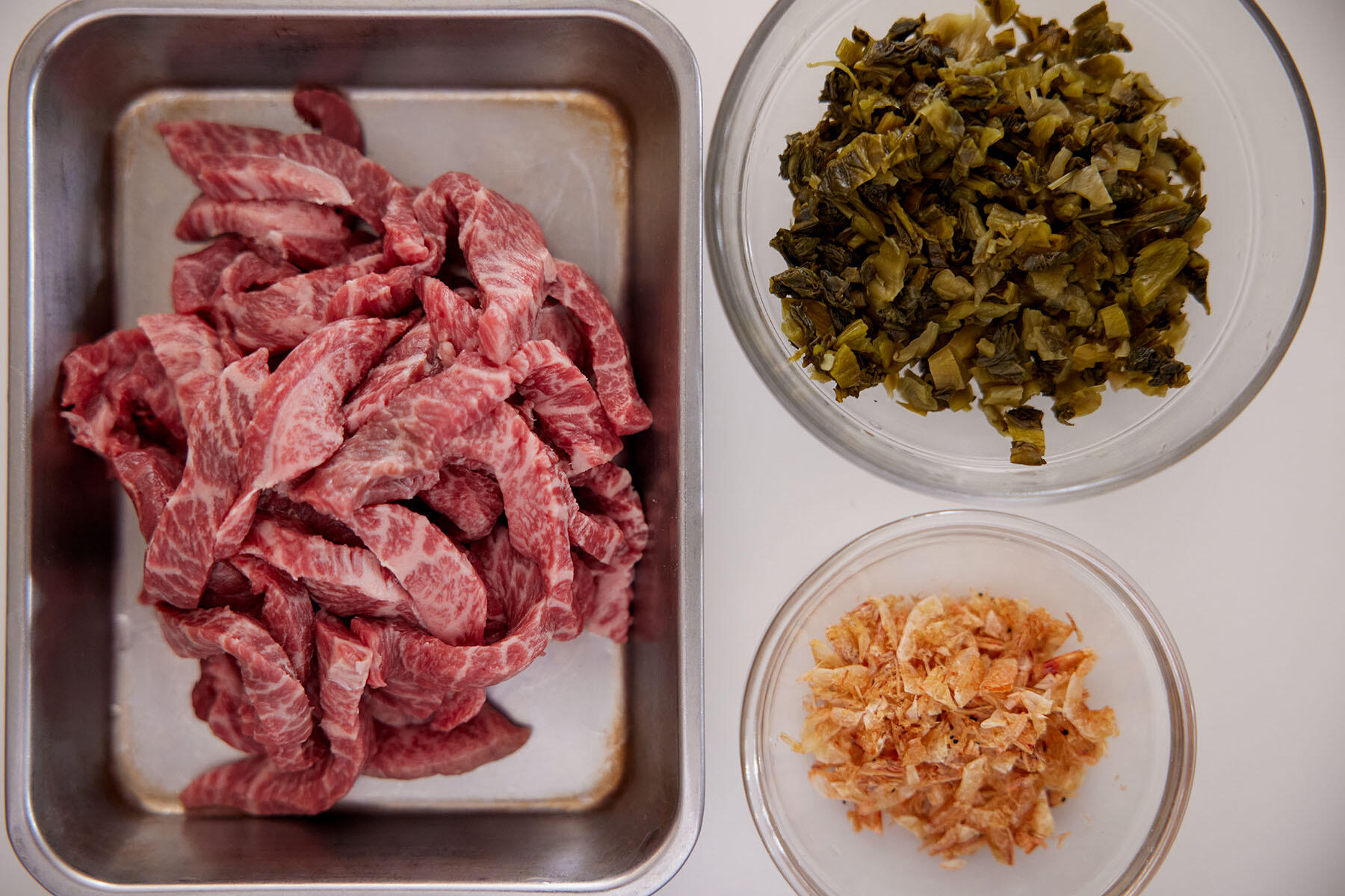 素材をカットする