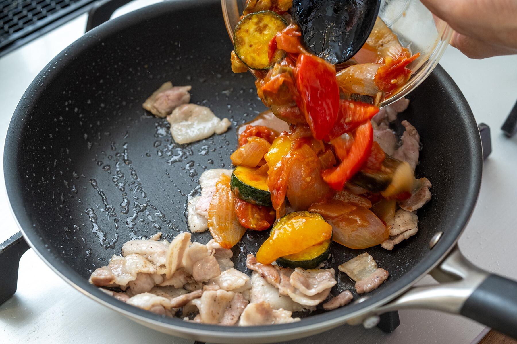 ラタトゥイユを加えてとろみをつける