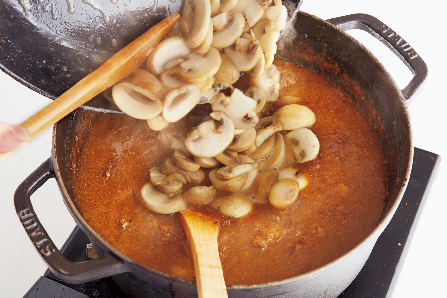 マッシュルームを炒める