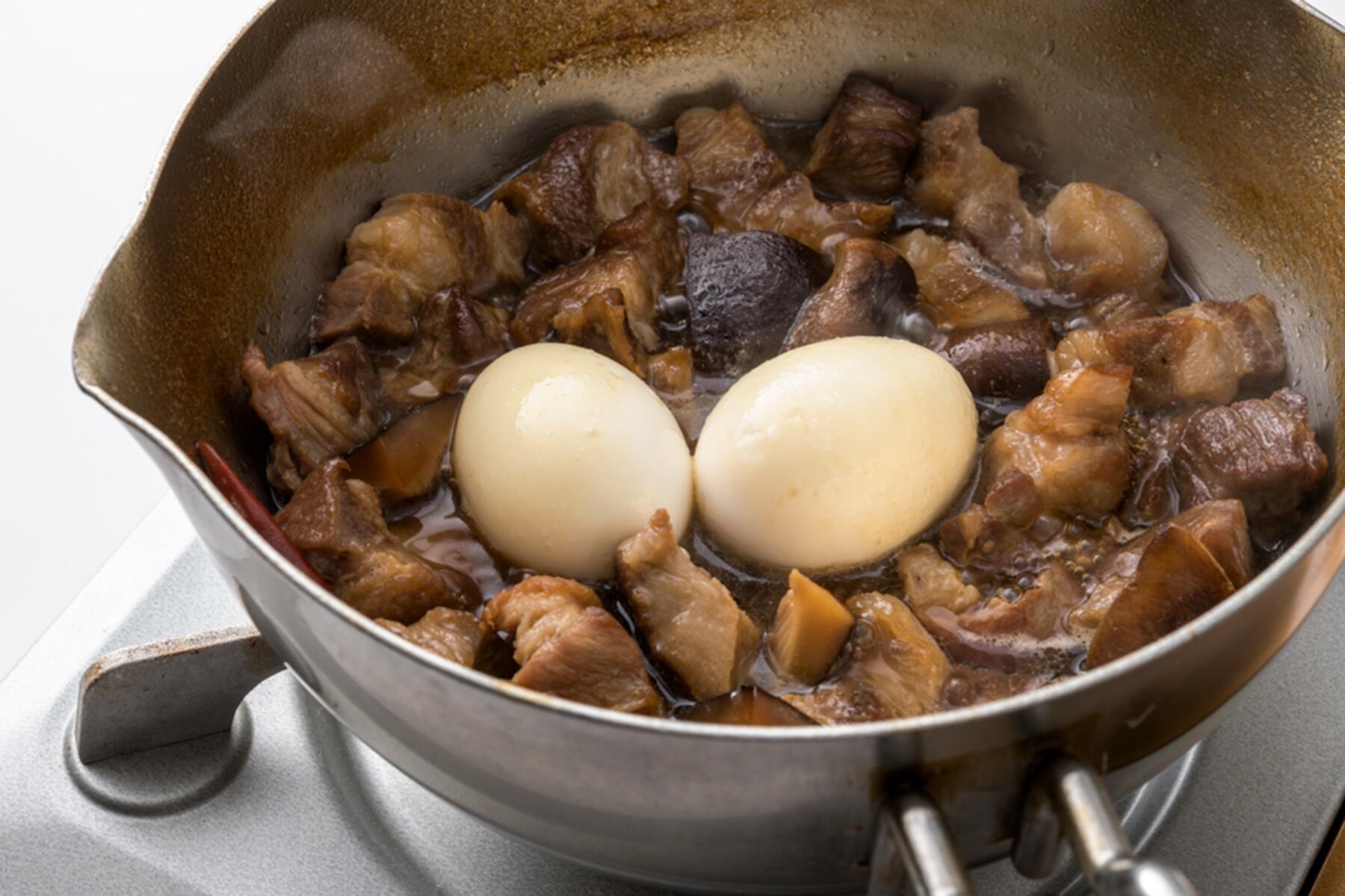 ゆで卵を加える