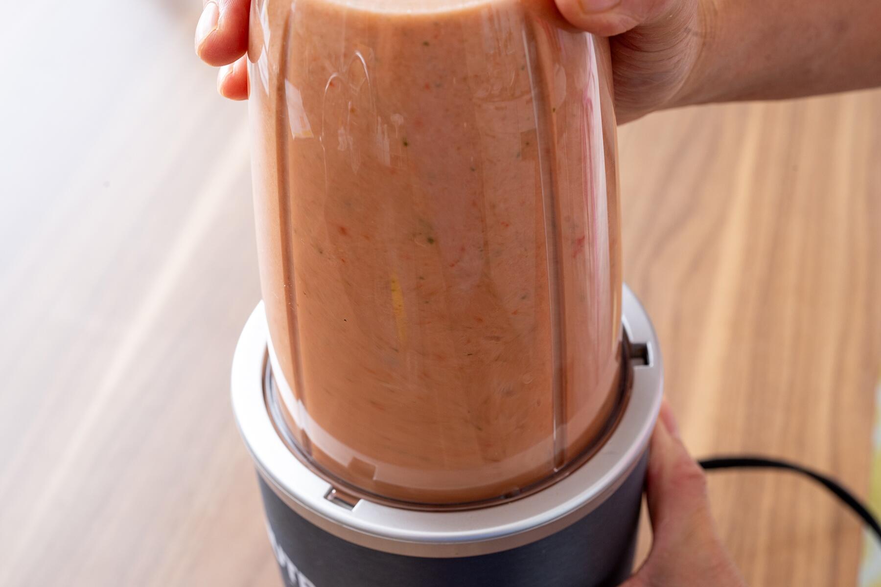 ミキサーで撹拌する