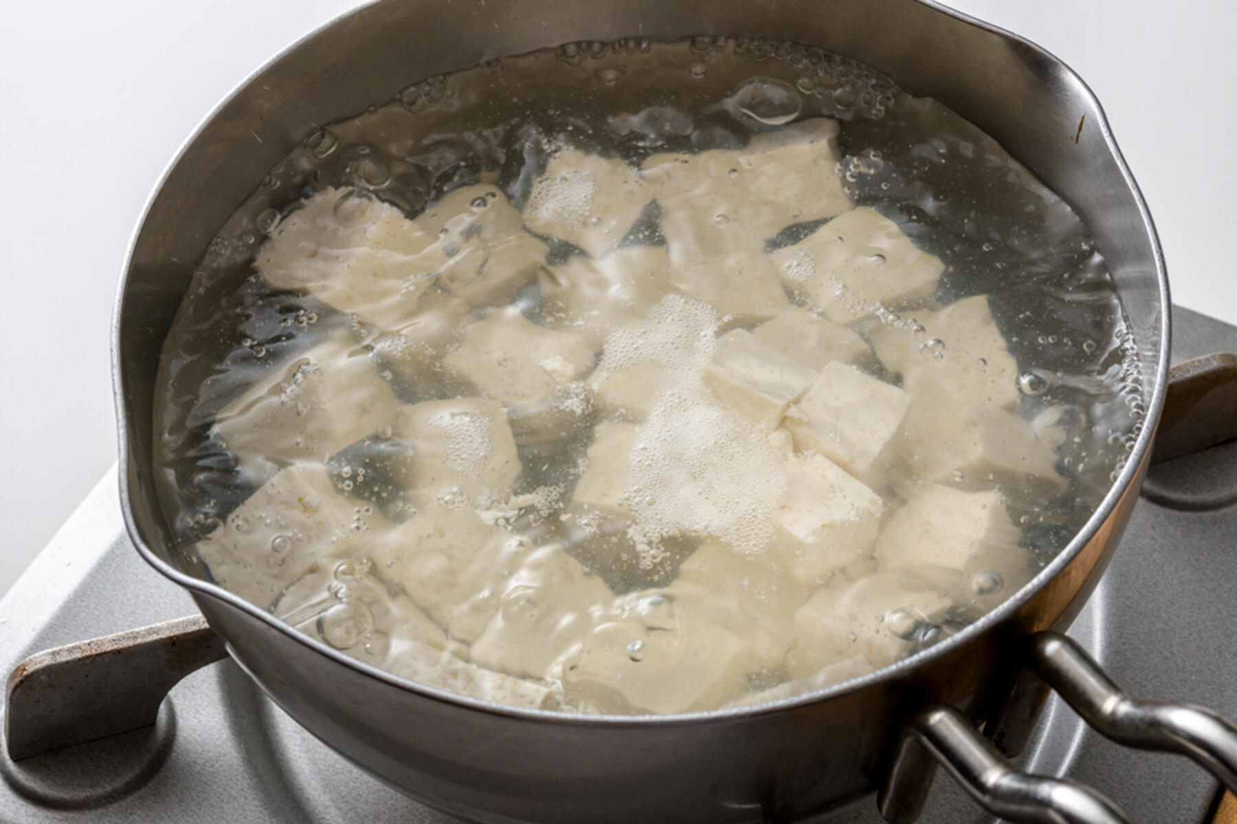 豆腐をゆでる